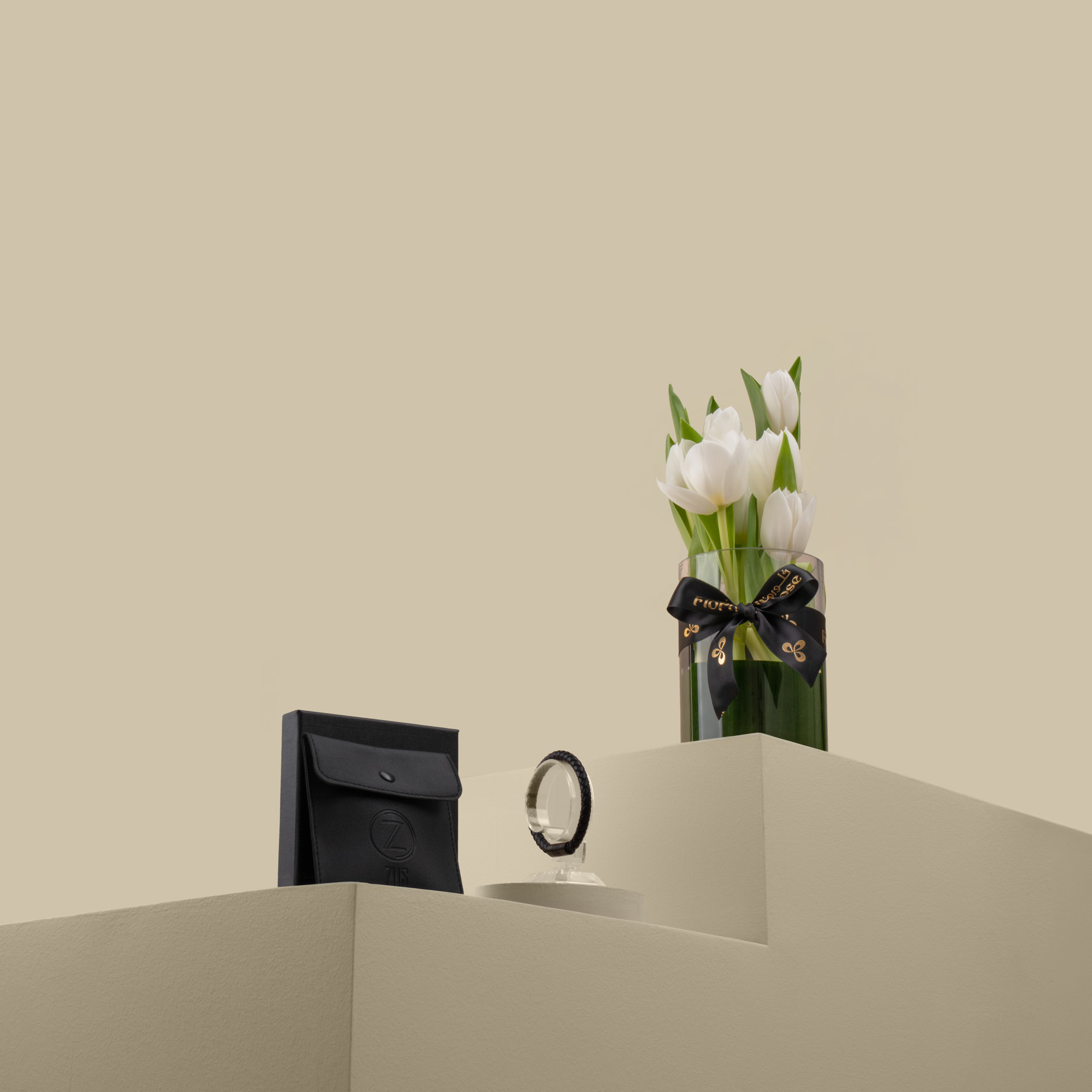 White Tulip Vase with ZUS Black Leather Bracelet White Tulip Vase with ZUS Black Leather Bracelet