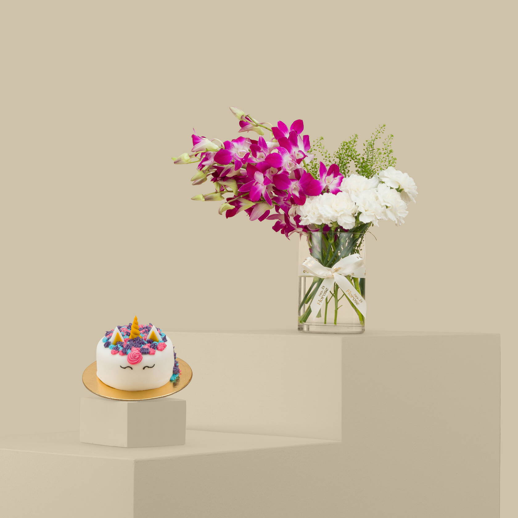 Helen Unicorn Mini Cake | Charismatic Vase Helen Unicorn Mini Cake | Charismatic Vase