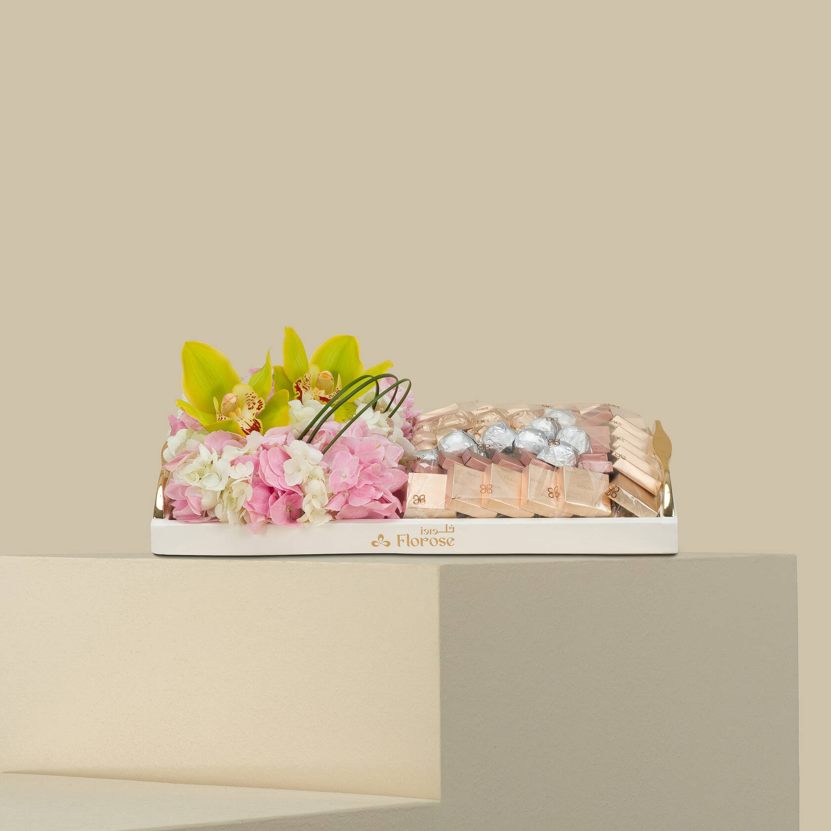 Patchi Luxury Tray 60 Chocolates | Pink and White Roses Patchi Luxury Tray 60 Chocolates | Pink and White Roses