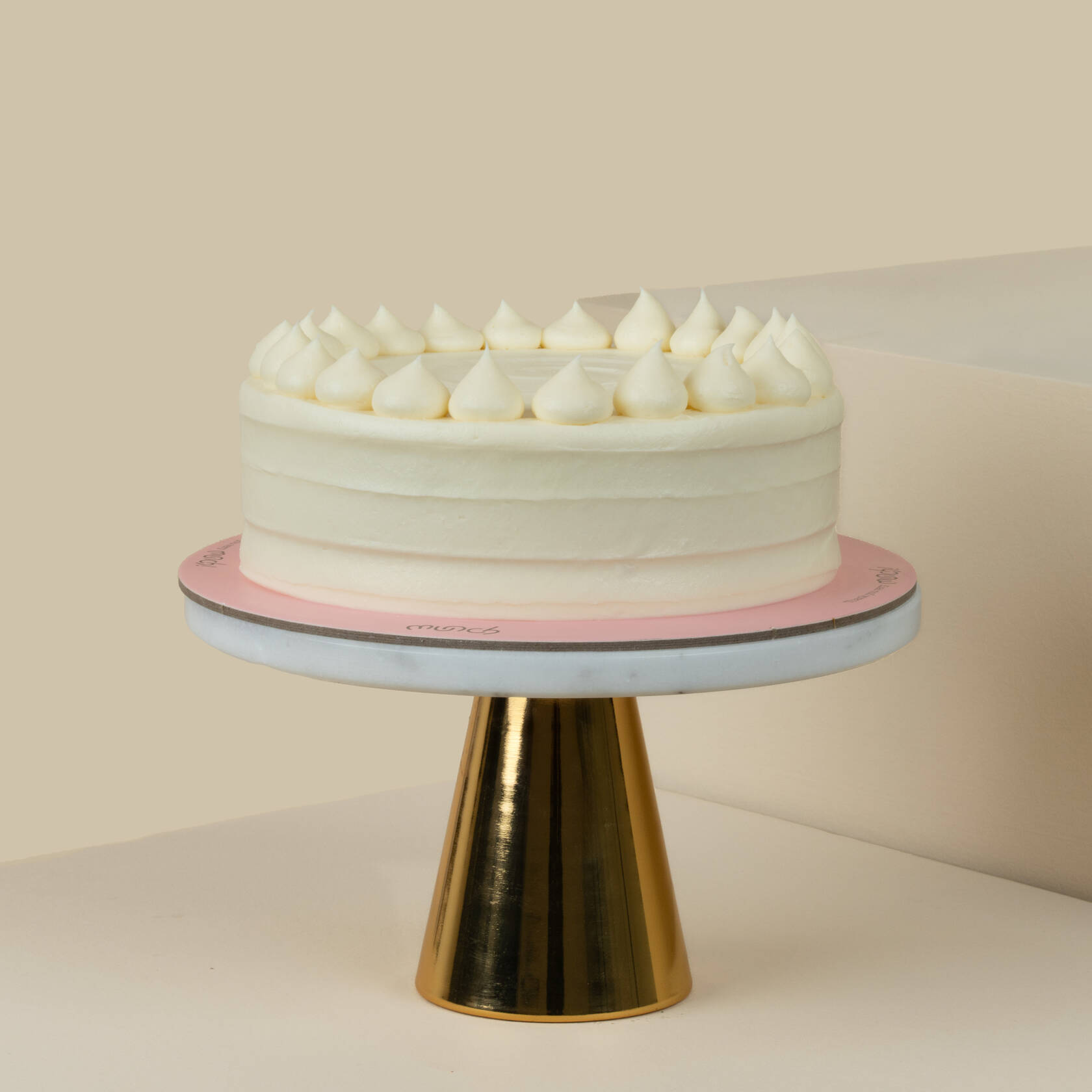 Munch Vanilla Cake | Alstroemeria Vase Munch Vanilla Cake | Alstroemeria Vase