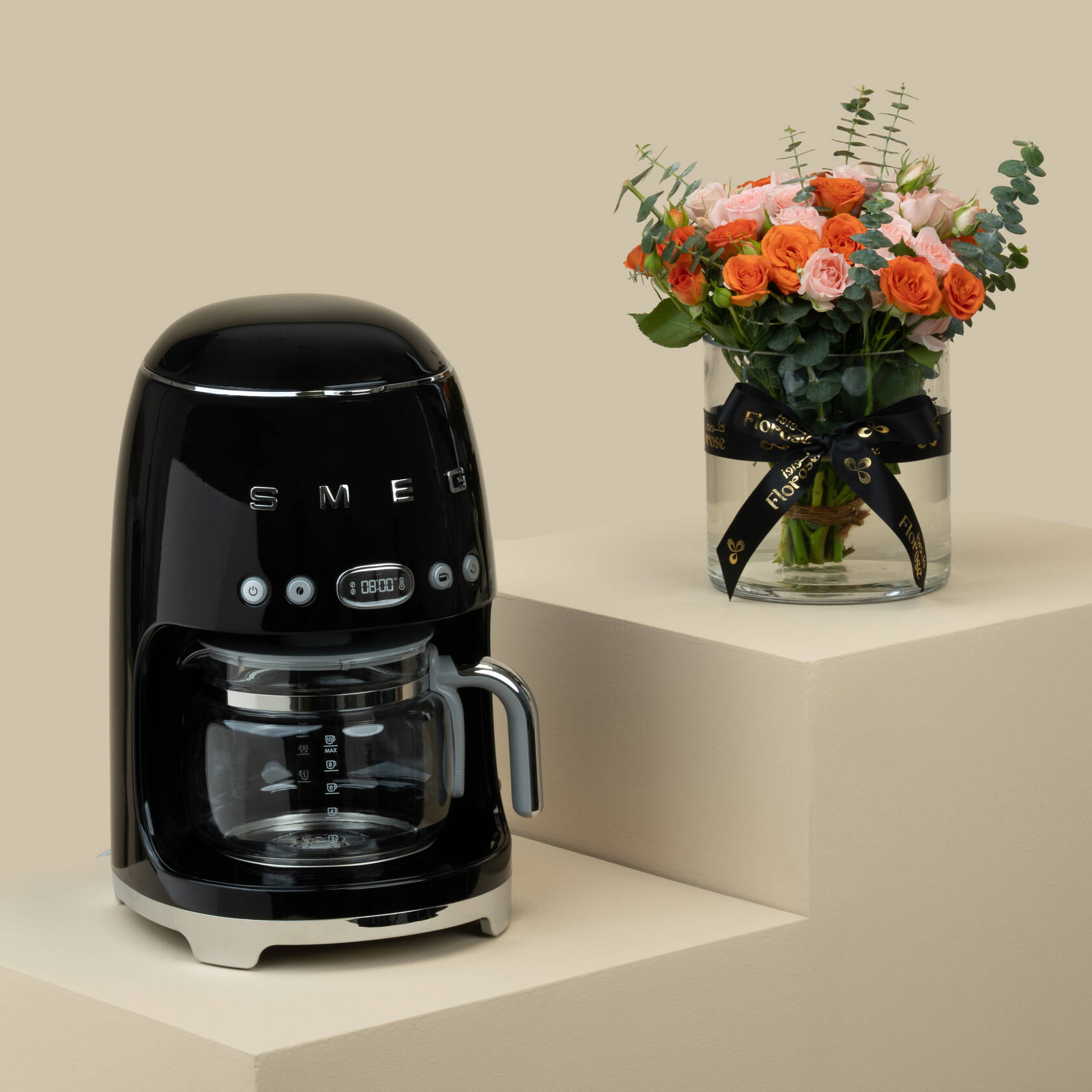 Smeg 50's Style Drip Filter Coffee Machine Black | Elegant Presence Vase Smeg 50's Style Drip Filter Coffee Machine Black | Elegant Presence Vase