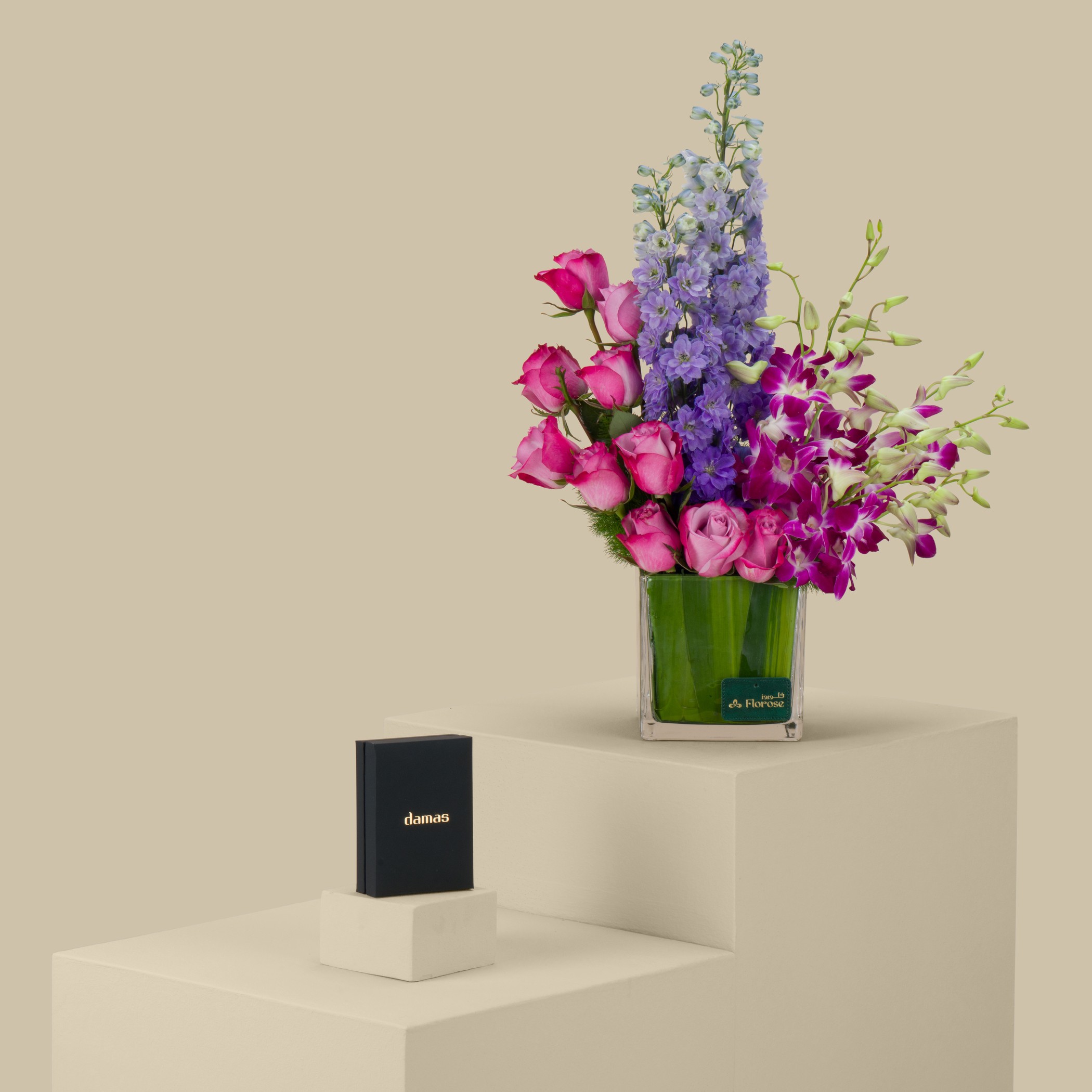 Damas Amelia Athens Necklace | Tender Crown Vase Damas Amelia Athens Necklace | Tender Crown Vase