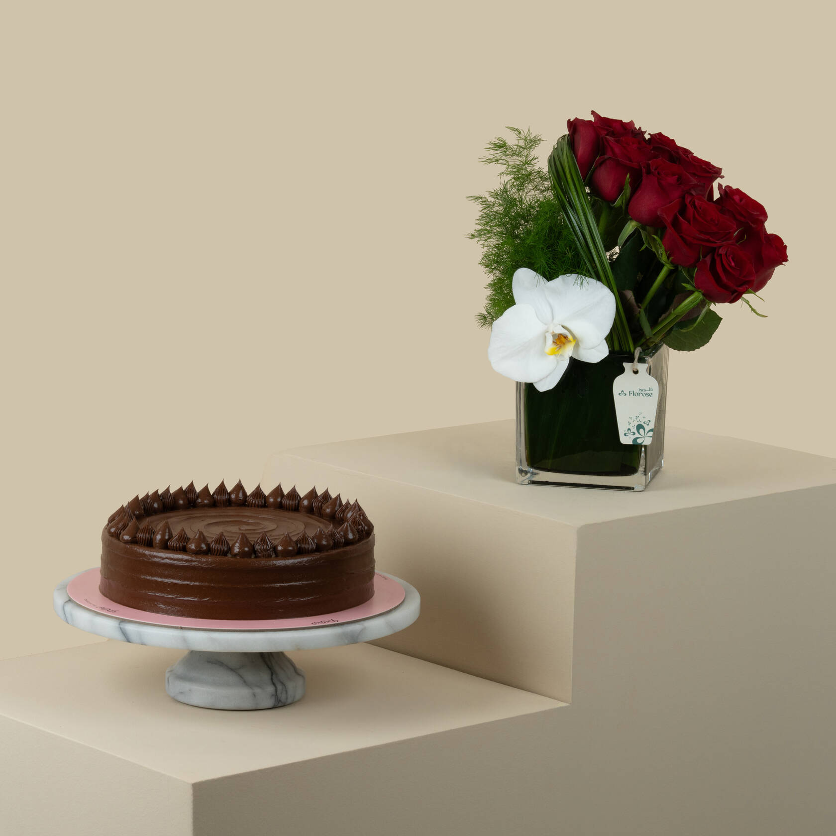 Munch Chocolate Cake Large Size | Loyalty Square Vase Munch Chocolate Cake Large Size | Loyalty Square Vase