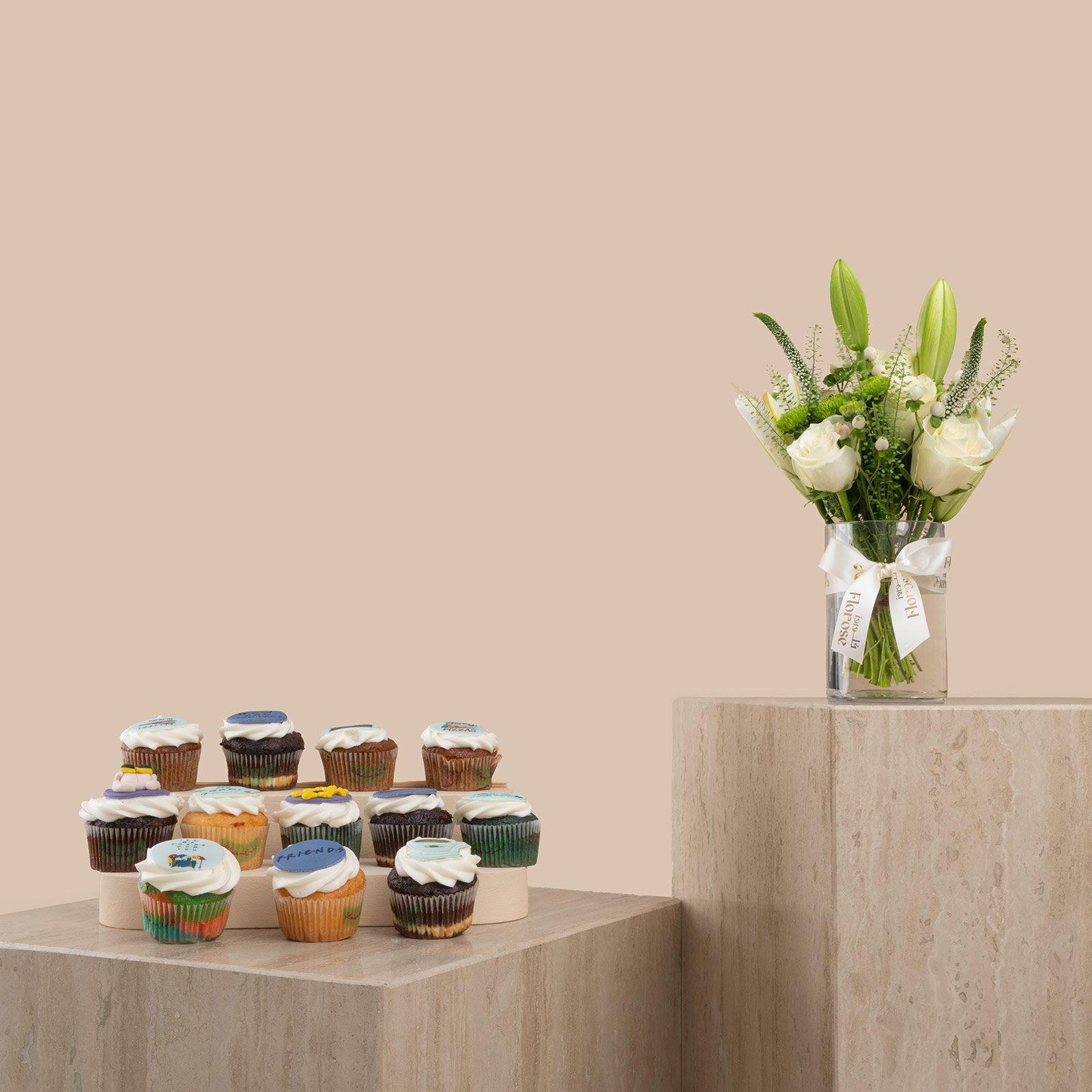 Friends 12 Cup Cakes | Helen | Serenity Vase Friends 12 Cup Cakes | Helen | Serenity Vase