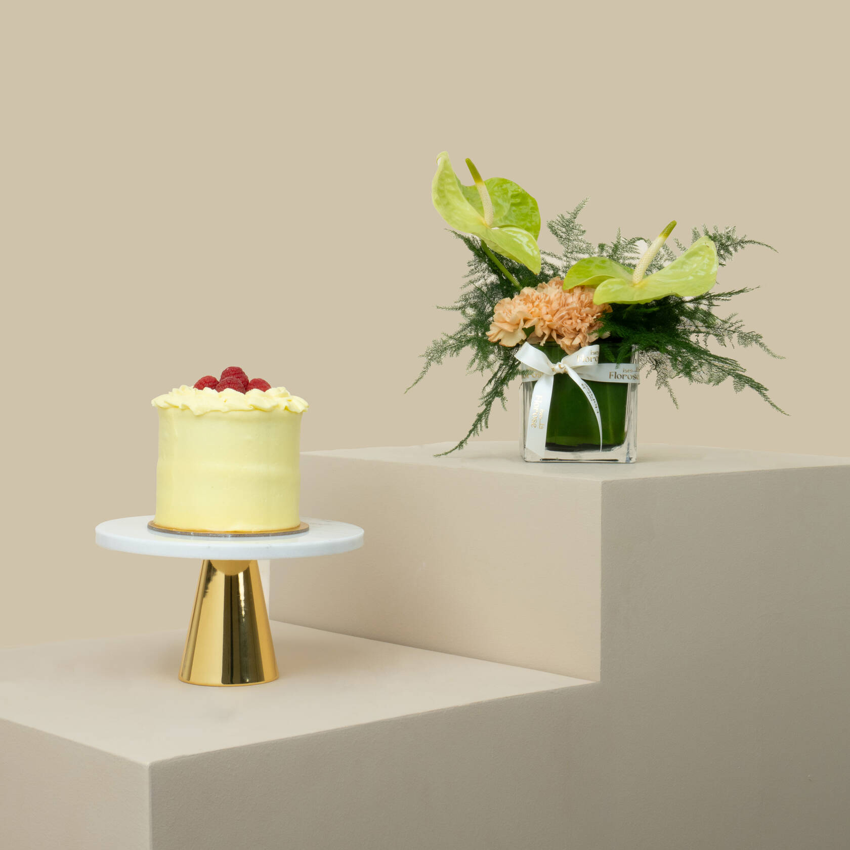 Helen Delight Cake | Sunbeam Square Vase Helen Delight Cake | Sunbeam Square Vase