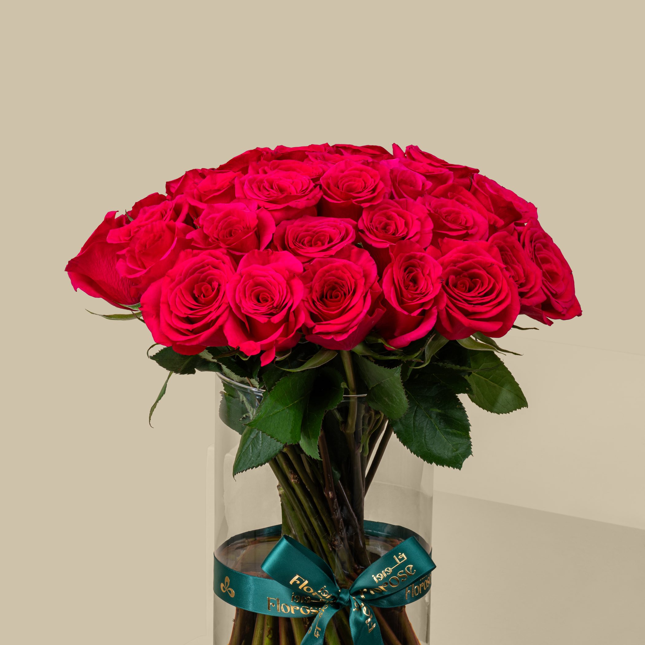 Charming Rose Vase Fuchsia | 50 Flowers Charming Rose Vase Fuchsia | 50 Flowers