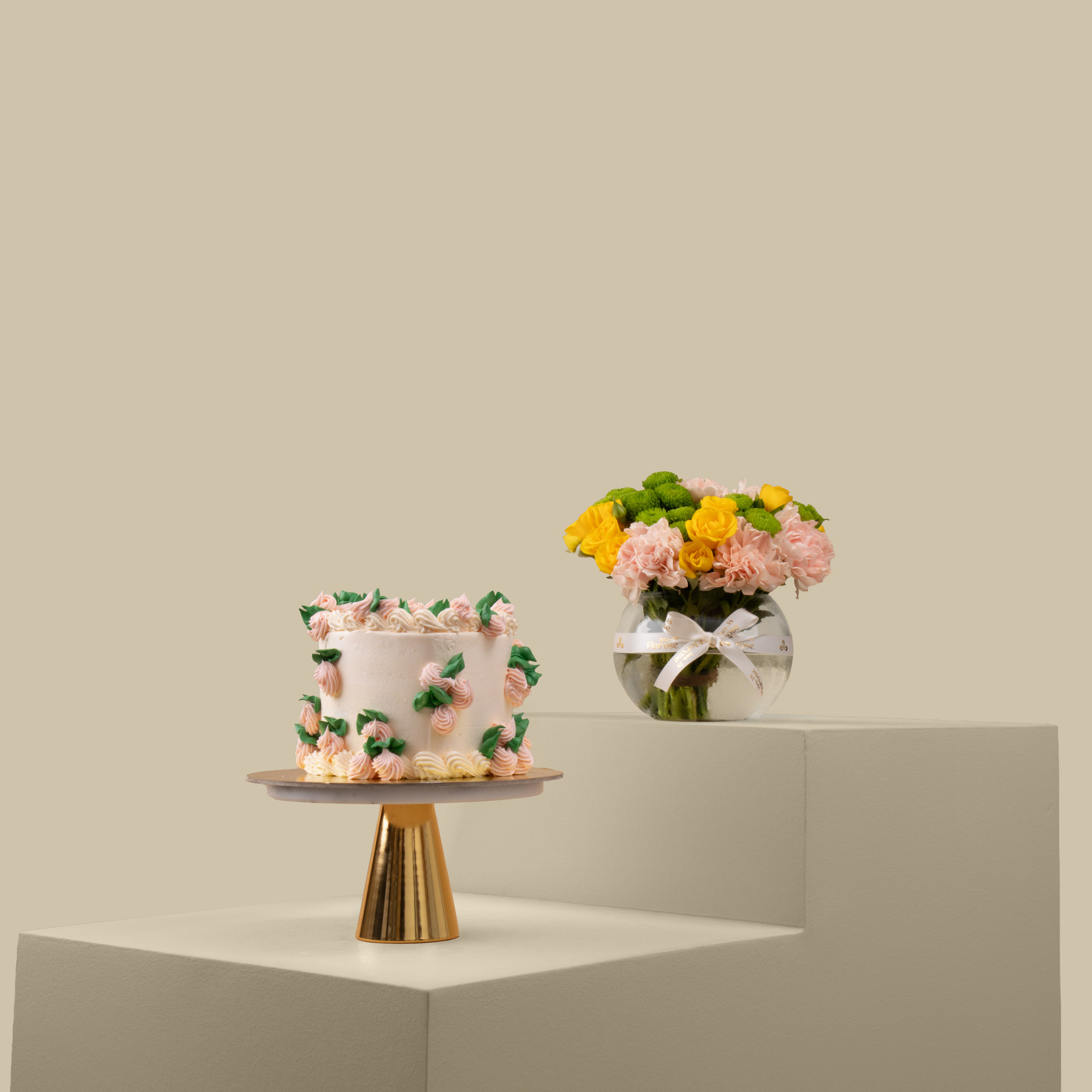 Sweet Atelier | Flower Heart Cake | Sweet Harmony Vase Sweet Atelier | Flower Heart Cake | Sweet Harmony Vase