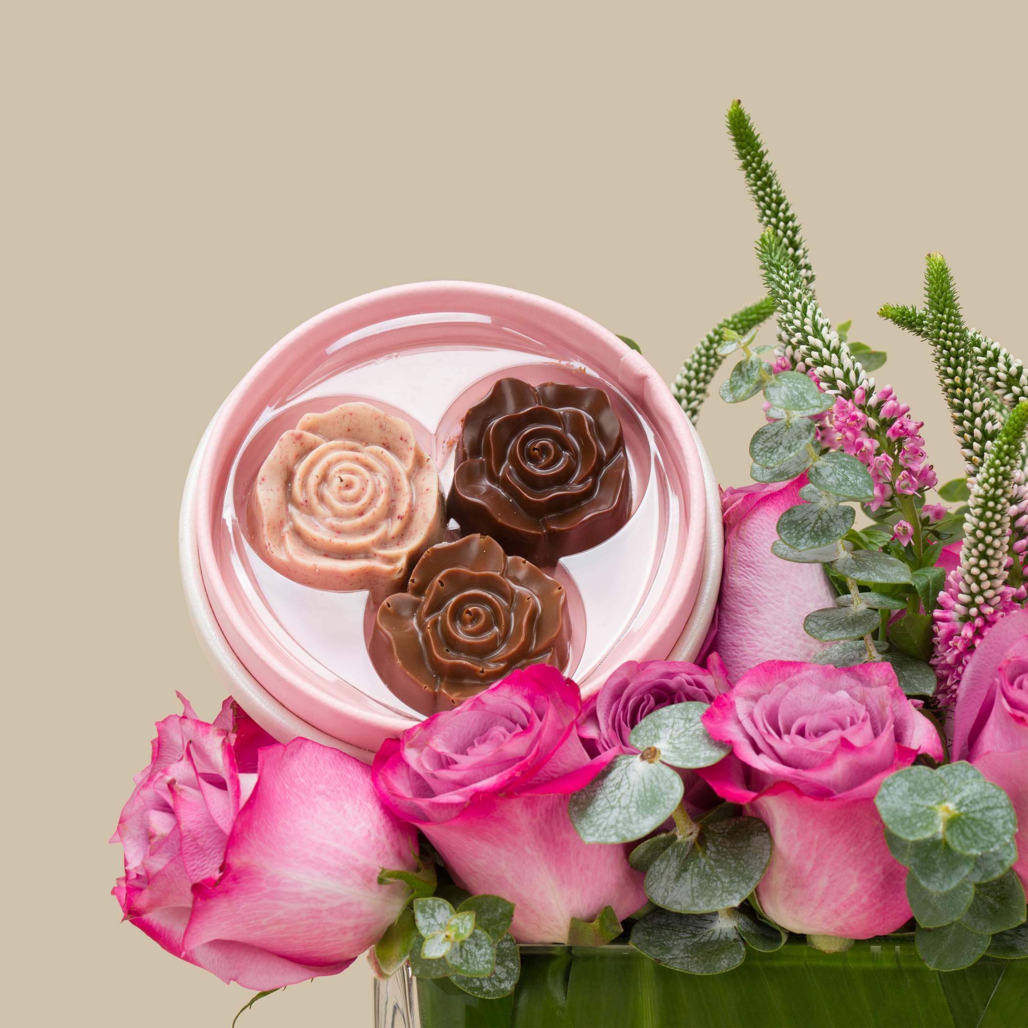 Bostani Small Box Of Rose Chocolates | Shades Of Pink Vase Bostani Small Box Of Rose Chocolates | Shades Of Pink Vase
