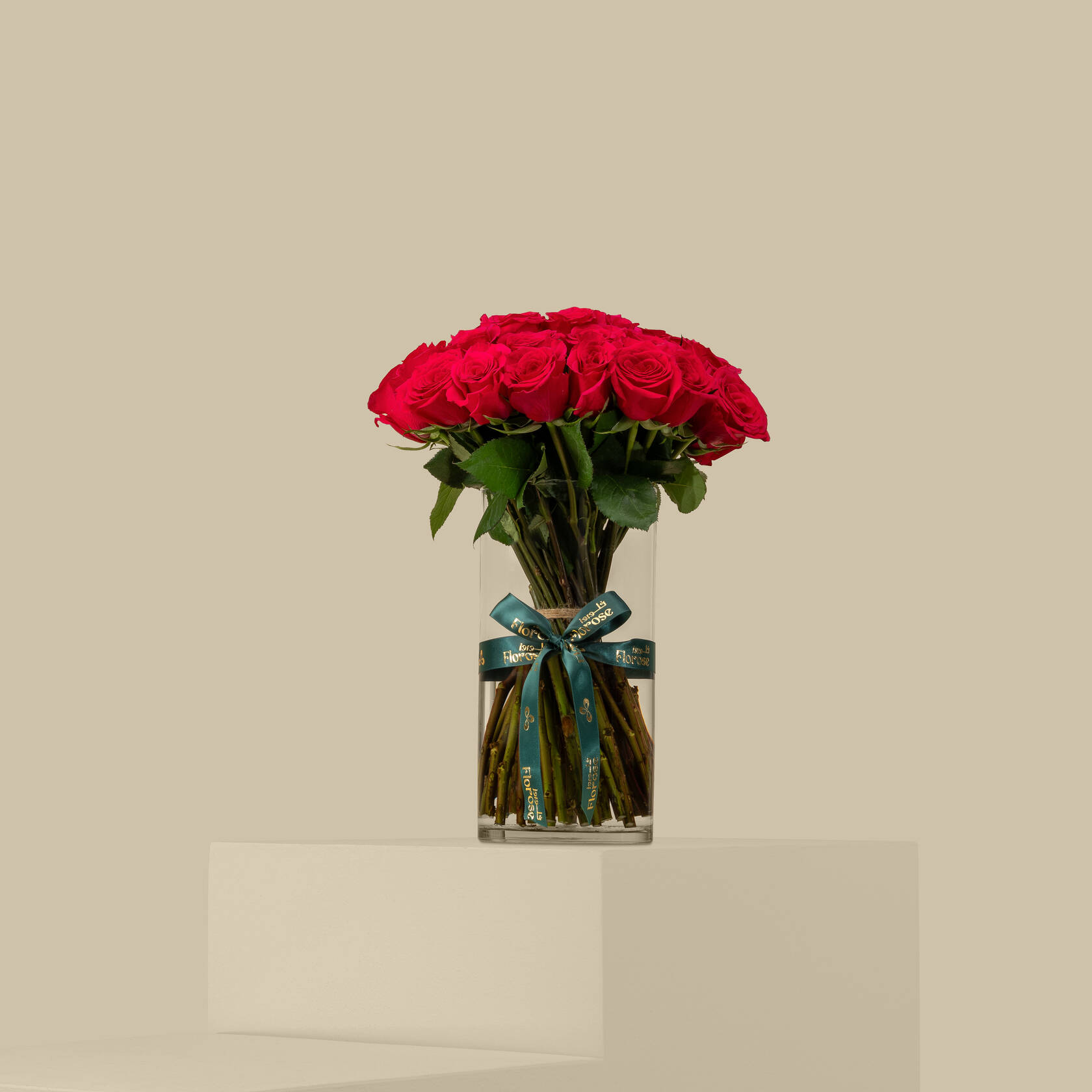 Charming Rose Vase Fuchsia | 50 Flowers Charming Rose Vase Fuchsia | 50 Flowers