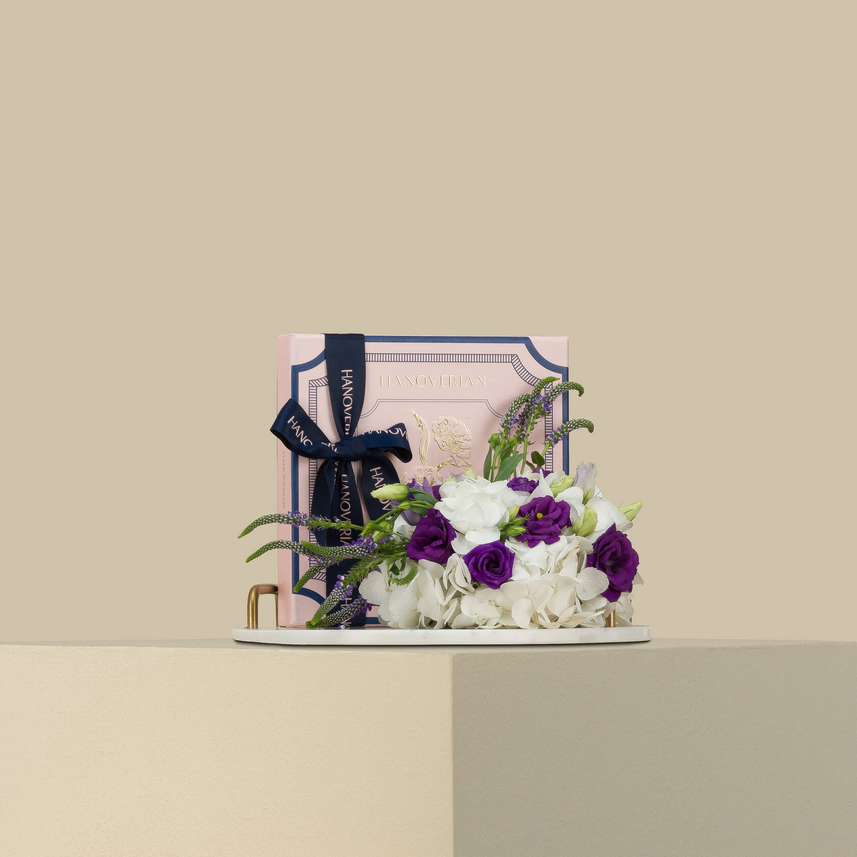 Hanoverian Caramel Chocolate | Elegant Flowers Hanoverian Caramel Chocolate | Elegant Flowers