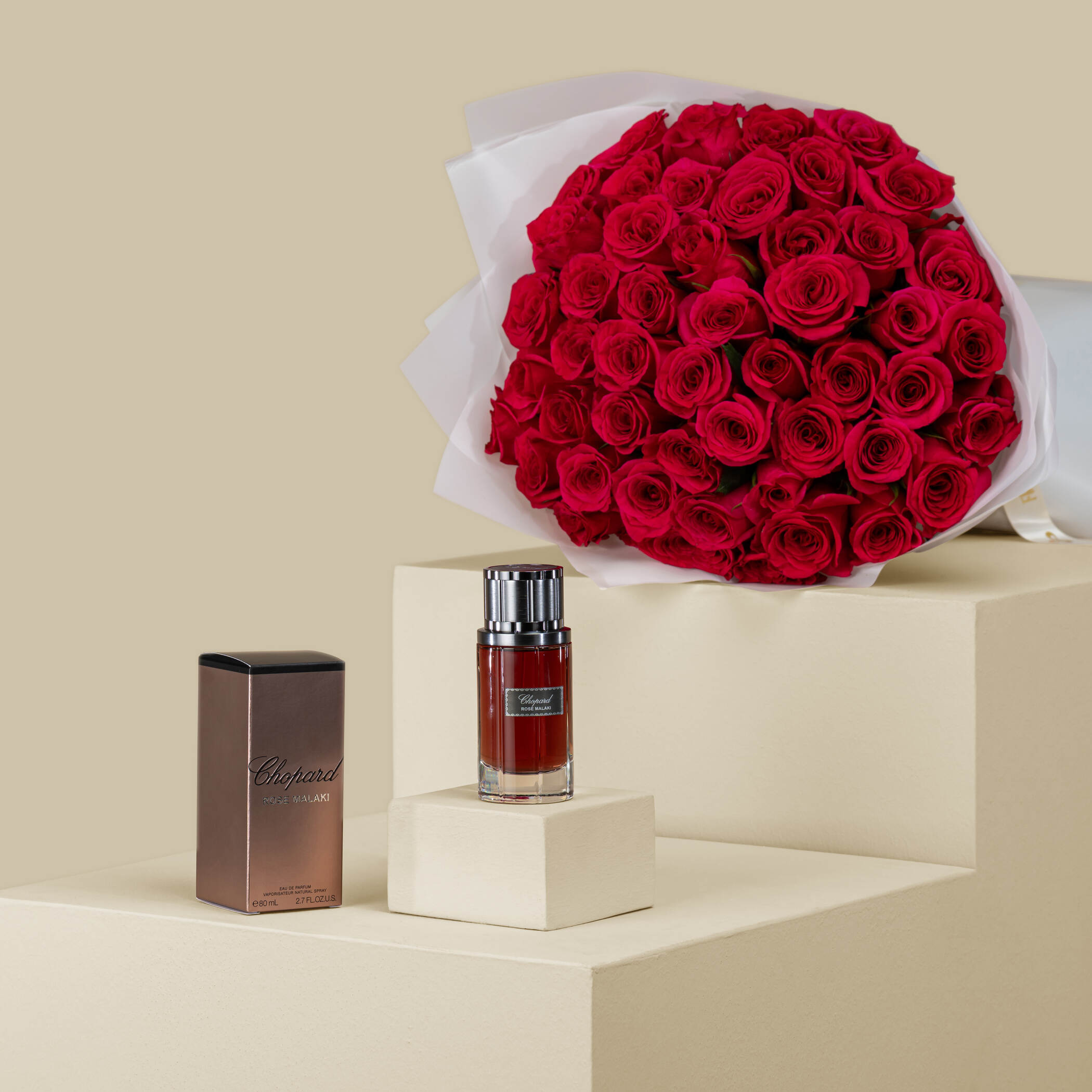 عطر ملكي روز شوبارد | باقة جوري فوشي أنيقة 50 زهرة عطر ملكي روز شوبارد | باقة جوري فوشي أنيقة 50 زهرة