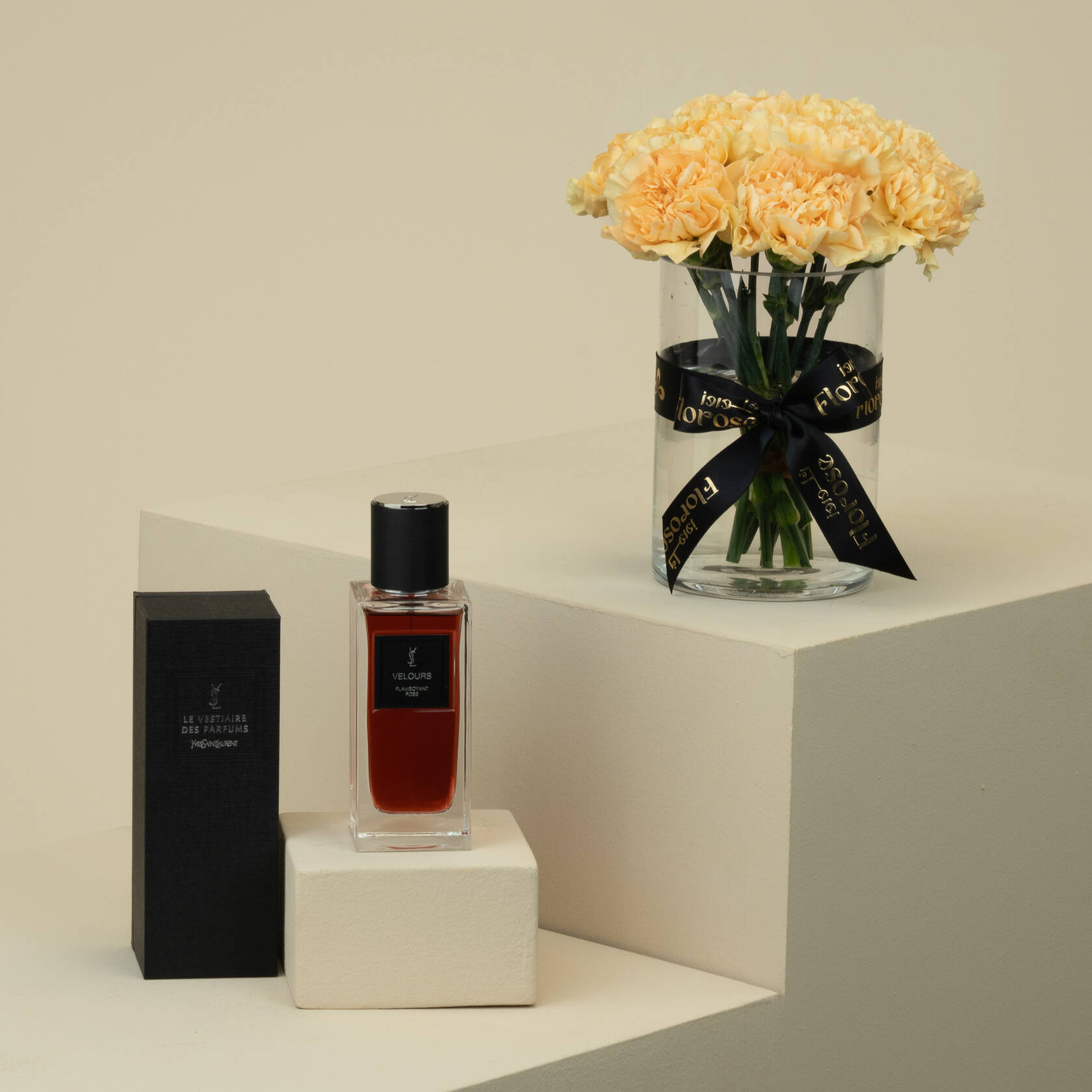 عطر فيلور فلامبويون روز من مجموعة لو فيستيير دي بارفان | مزهرية الكارنيشن المشمشي عطر فيلور فلامبويون روز من مجموعة لو فيستيير دي بارفان | مزهرية الكارنيشن المشمشي