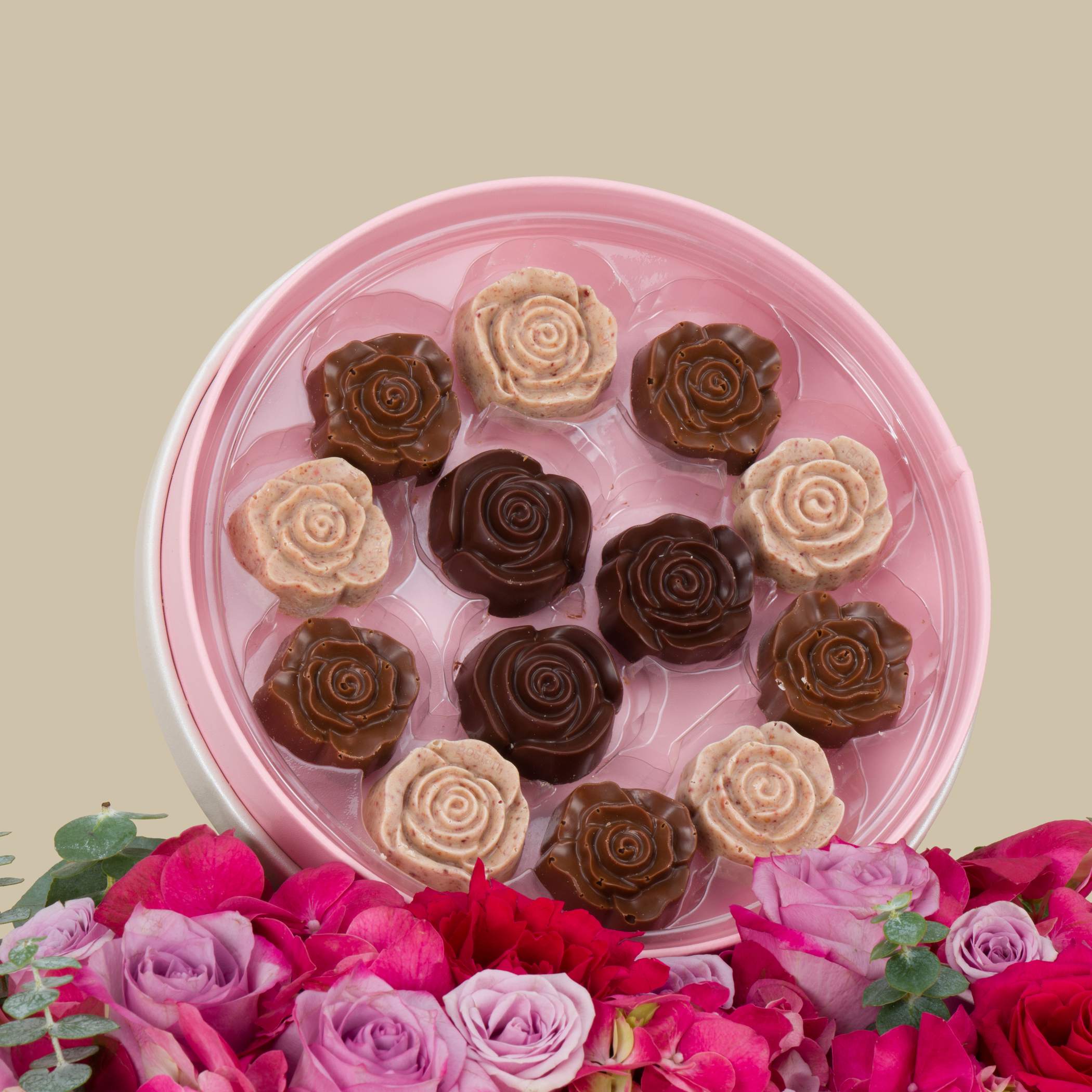Bostani Medium Box Of Rose Chocolates | Flowers Of Feminine Touch Bostani Medium Box Of Rose Chocolates | Flowers Of Feminine Touch
