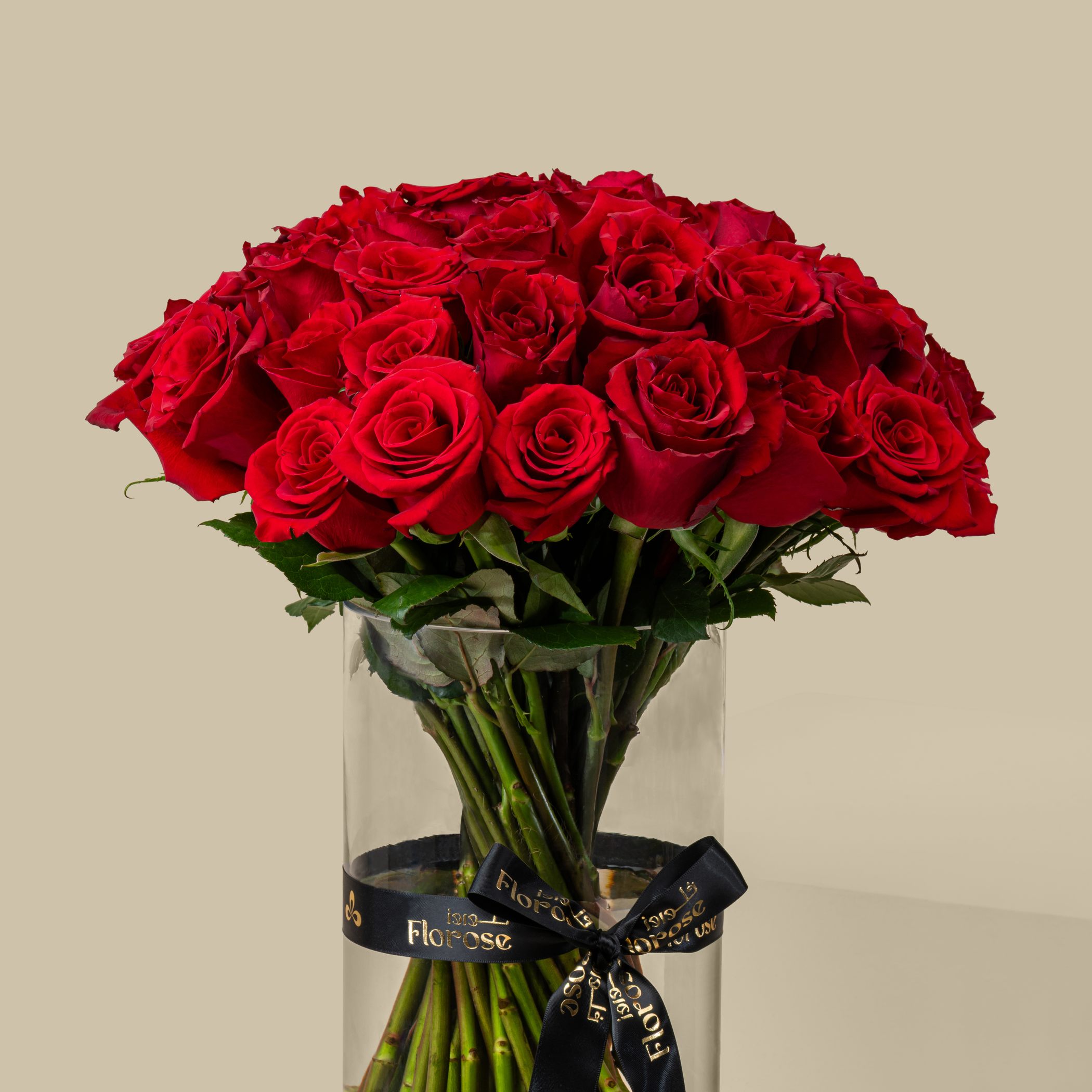 Charming Rose Vase Red | 50 Flowers Charming Rose Vase Red | 50 Flowers