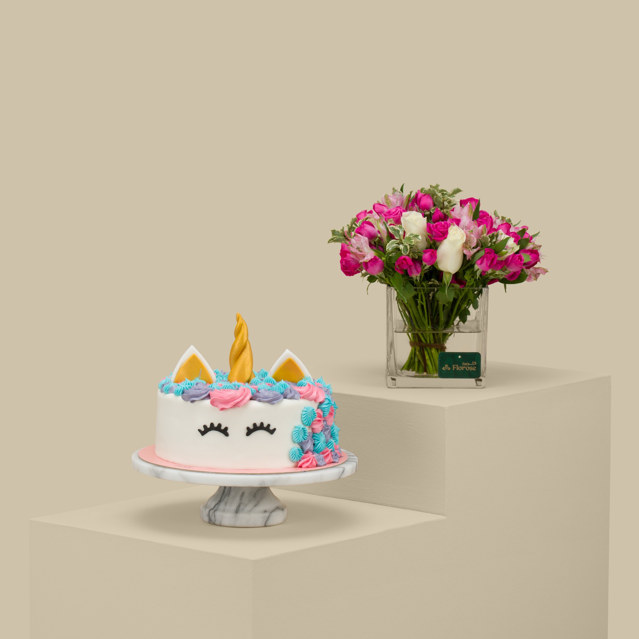 كيك يونيكورن من منش | مزهرية مربعة نسيم الربيع كيك يونيكورن من منش | مزهرية مربعة نسيم الربيع