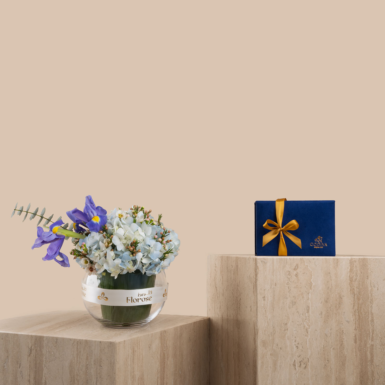 Godiva | Royal Chocolate Box | Blue Mist Vase Godiva | Royal Chocolate Box | Blue Mist Vase