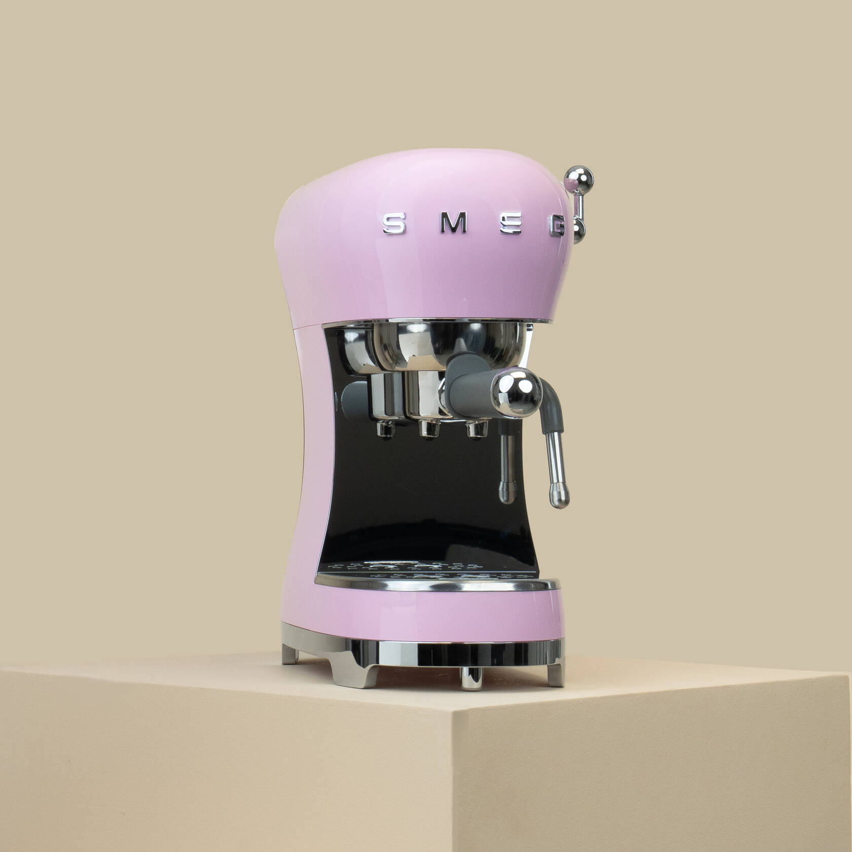 Smeg 50’s Retro Style Espresso Coffee Machine with Pump Pink | Blooming Heart Acrylic Box Smeg 50’s Retro Style Espresso Coffee Machine with Pump Pink | Blooming Heart Acrylic Box