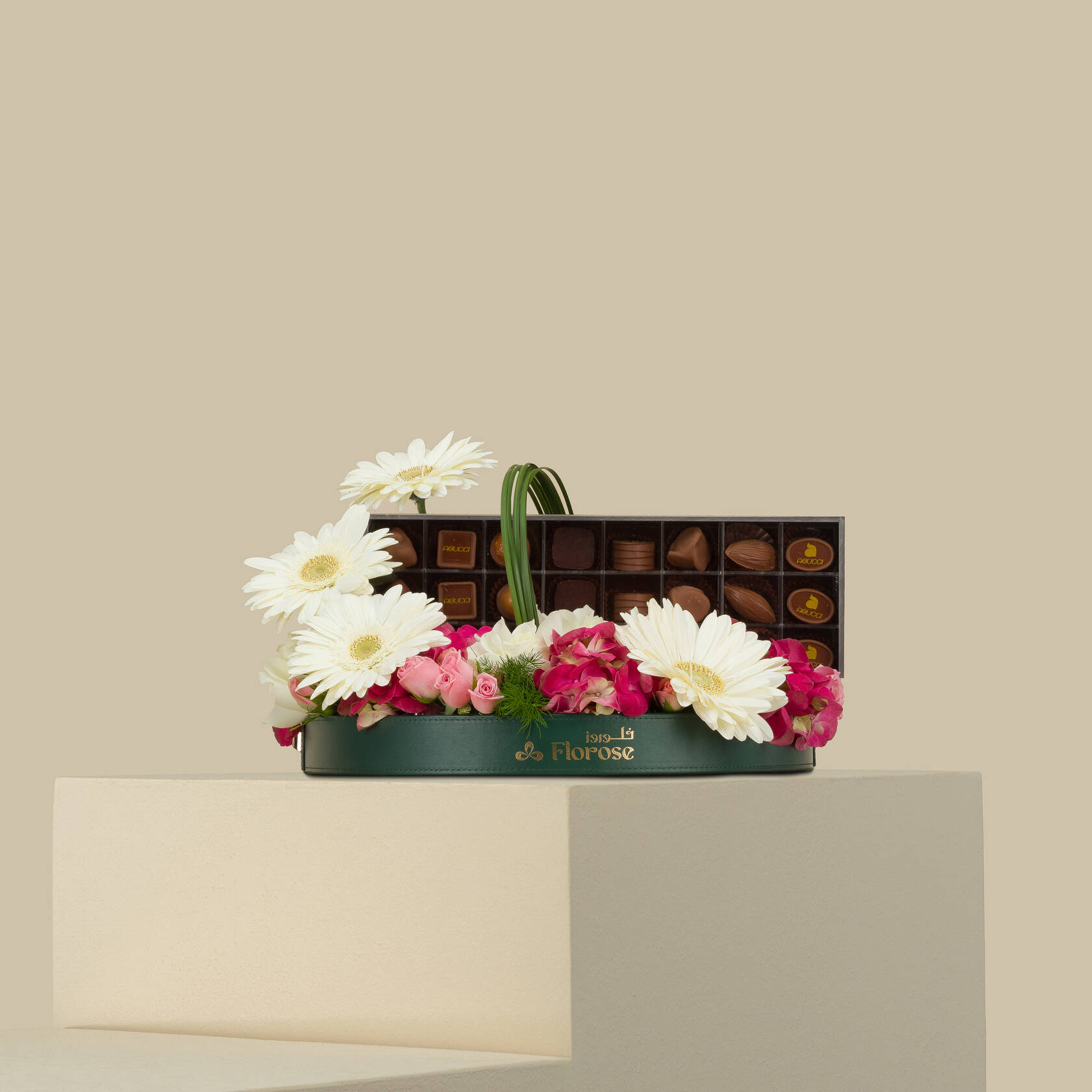 Abucci Praline Chocolate Box 24 Pieces | Beauty Of The Moment Roses Abucci Praline Chocolate Box 24 Pieces | Beauty Of The Moment Roses