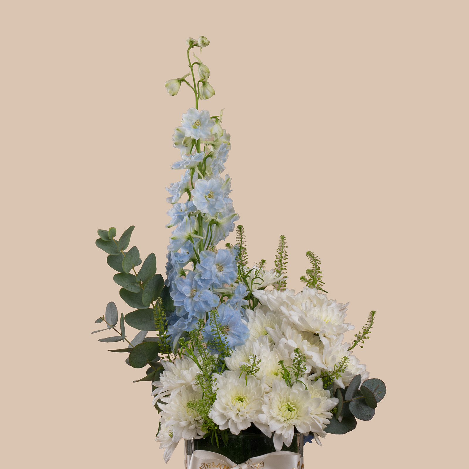 Godiva | Royal Chocolate Box | Blue Floral Vase Godiva | Royal Chocolate Box | Blue Floral Vase