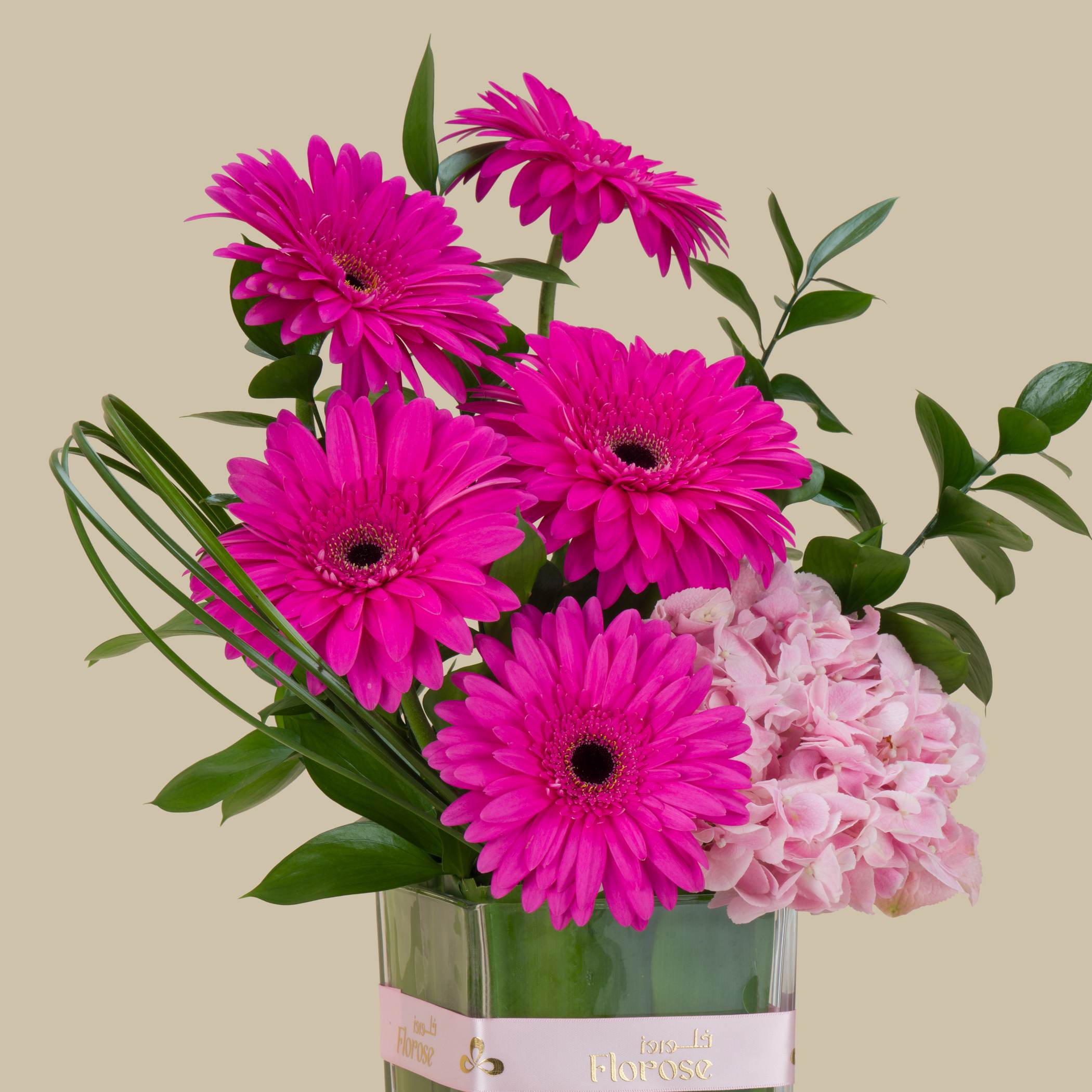 Damas Kiku Pearl Necklace | Softness Spectrum Square Vase Damas Kiku Pearl Necklace | Softness Spectrum Square Vase