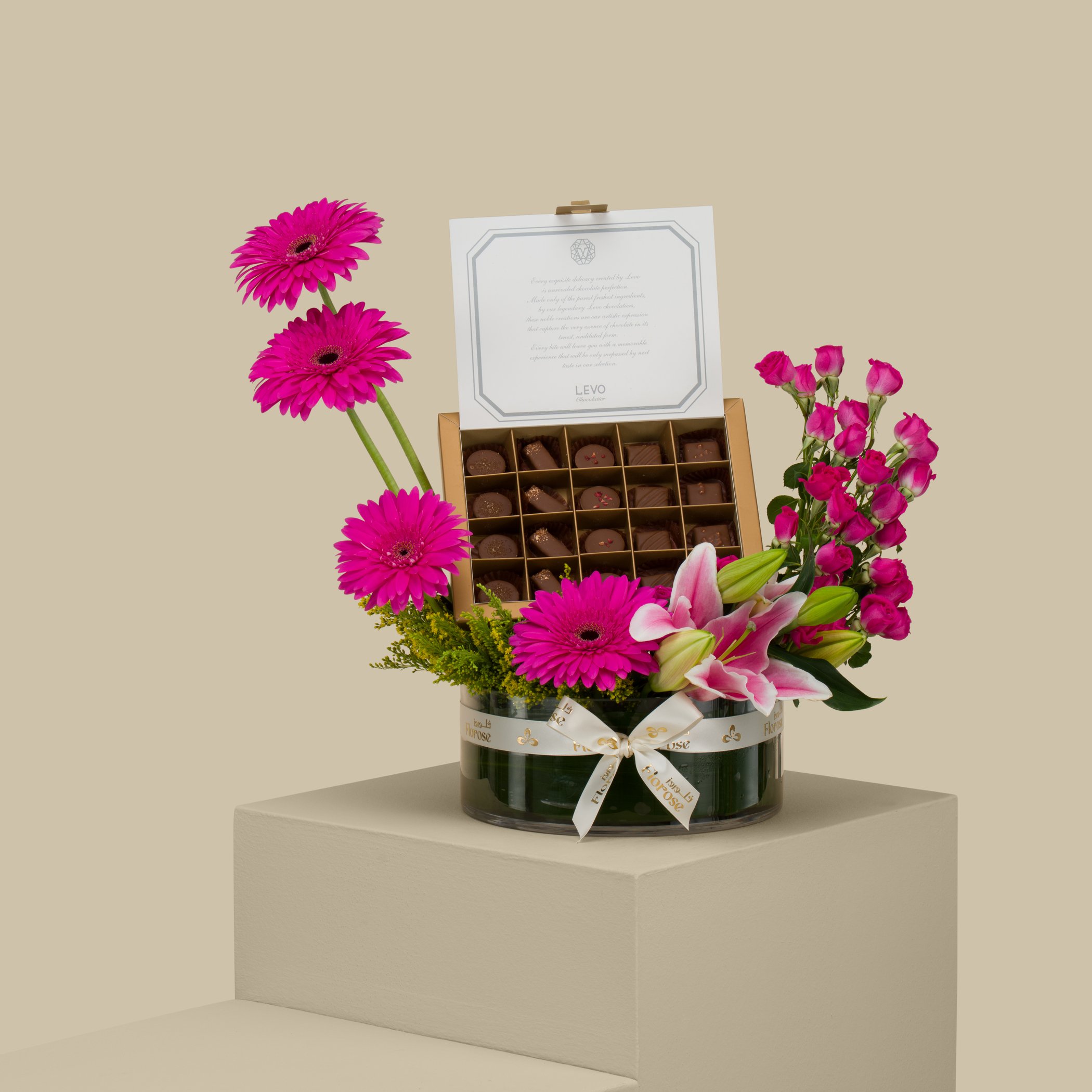 Levo Chocolate Box 20 Pieces Mix | Radiant Pink Arrangement Levo Chocolate Box 20 Pieces Mix | Radiant Pink Arrangement