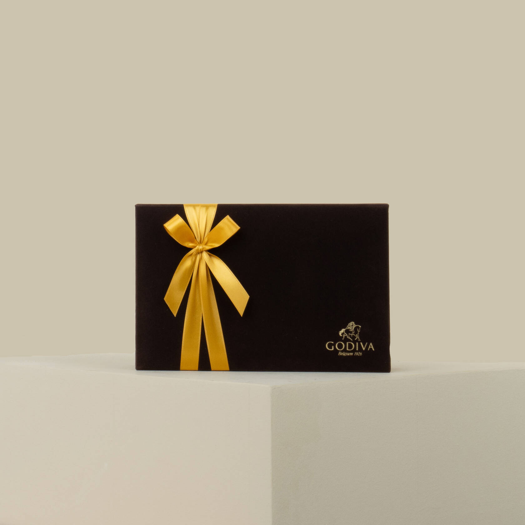 GODIVA | Medium Brown Velvet Royal Chocolate Box GODIVA | Medium Brown Velvet Royal Chocolate Box