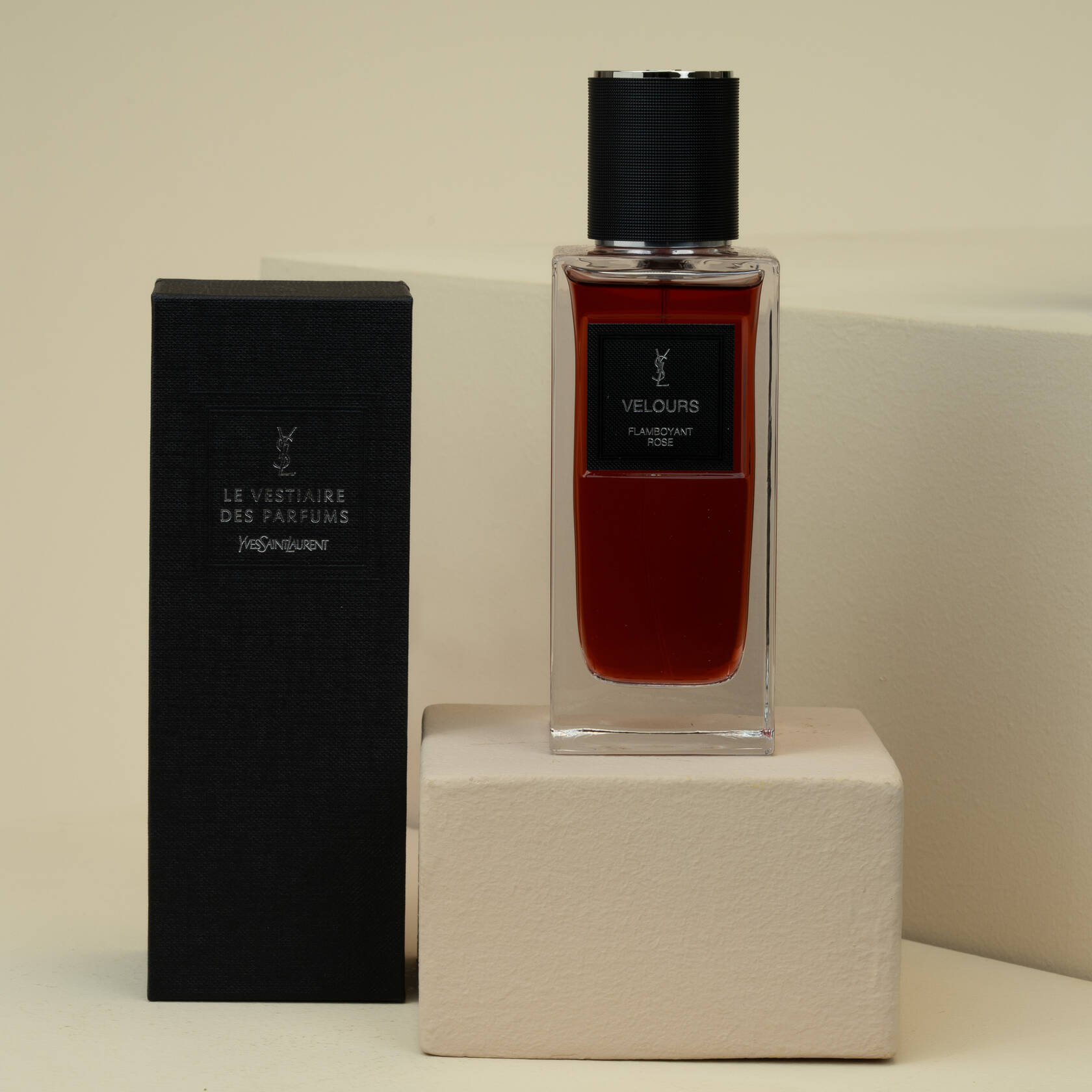 عطر فيلور فلامبويون روز من مجموعة لو فيستيير دي بارفان | مزهرية الكارنيشن المشمشي عطر فيلور فلامبويون روز من مجموعة لو فيستيير دي بارفان | مزهرية الكارنيشن المشمشي