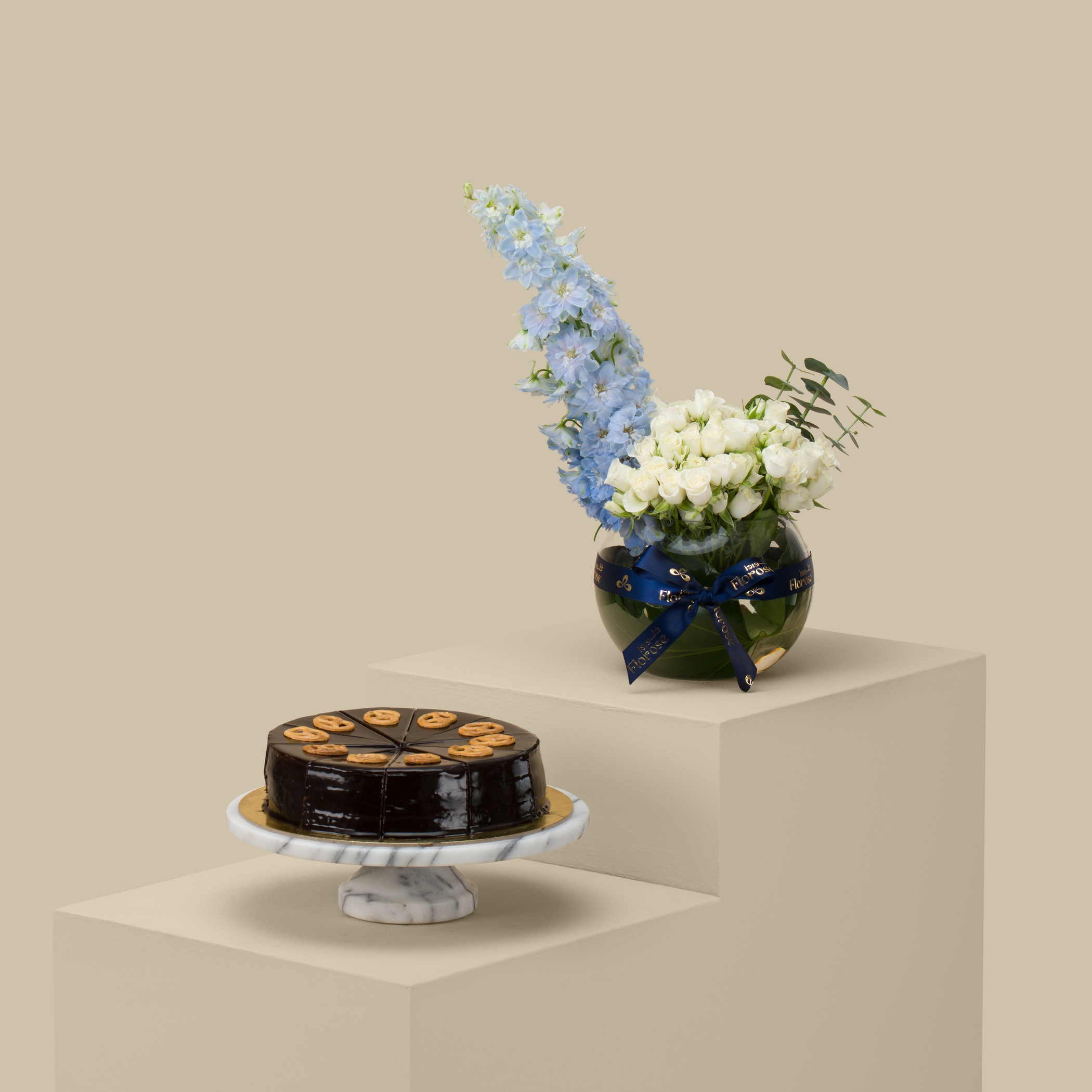 Ganache Chocolate Cake with Pretzel | Celestia Aura Round Vase Ganache Chocolate Cake with Pretzel | Celestia Aura Round Vase