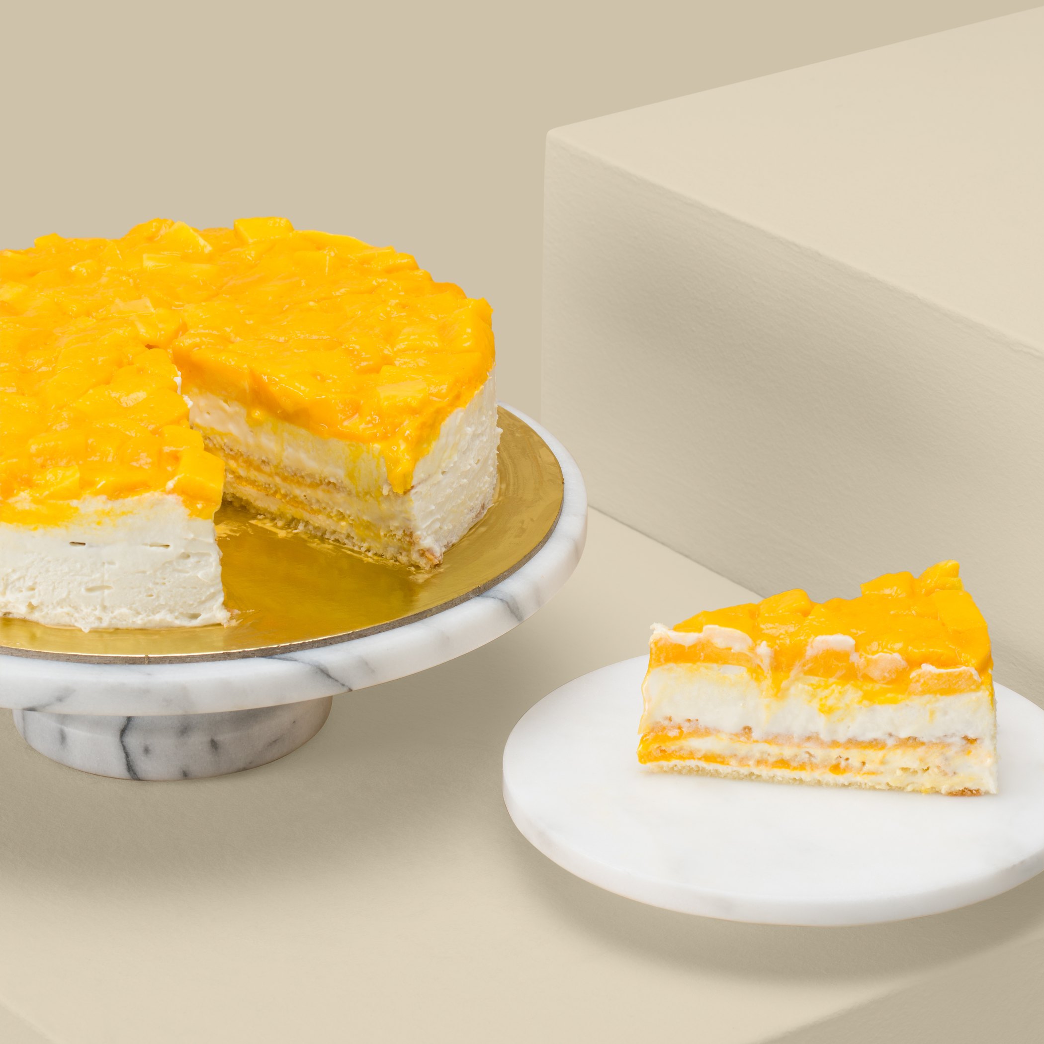 Ganache Mango Cake | Eos Dawn Round Vase Ganache Mango Cake | Eos Dawn Round Vase