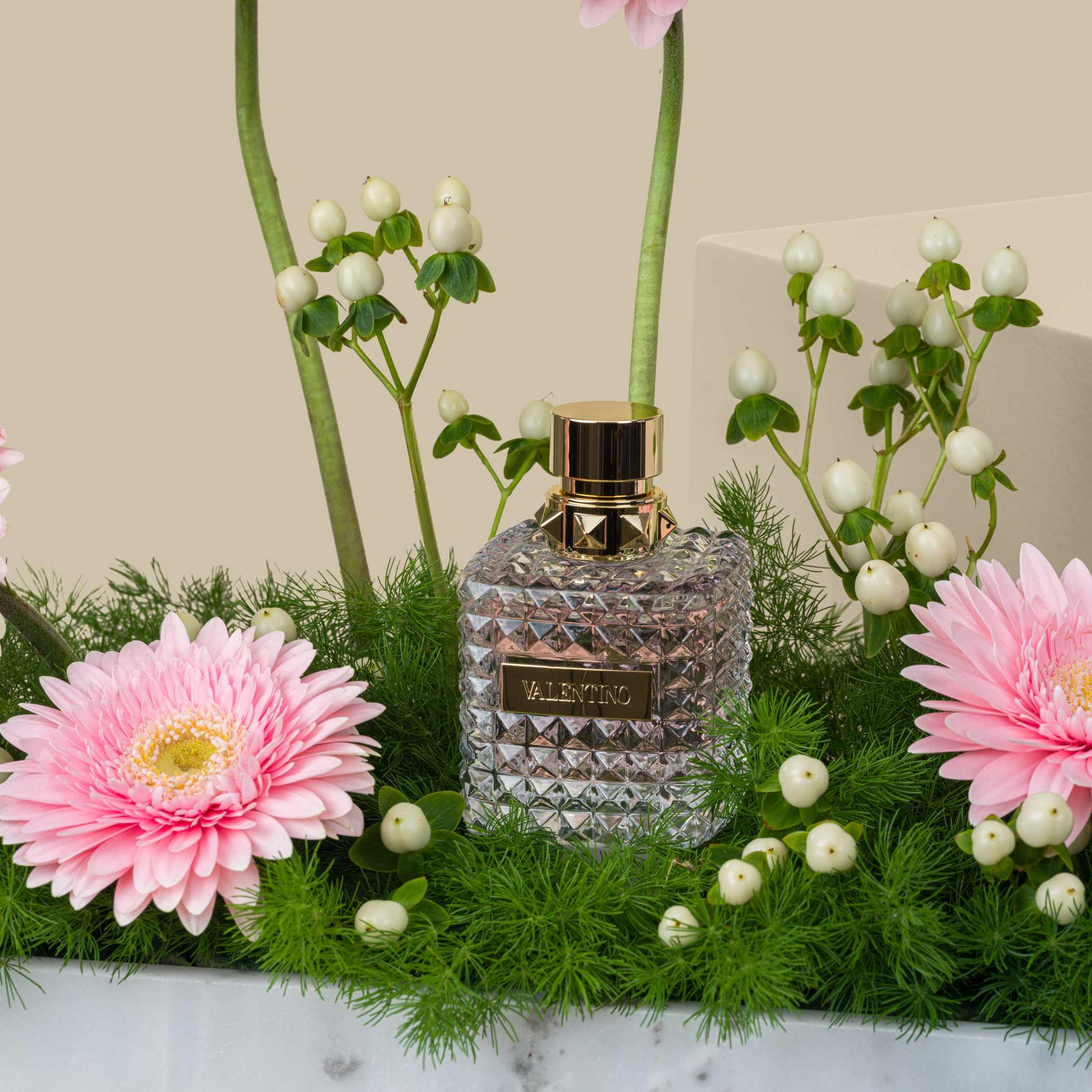 عطر دونا فالنتينو | صينية الورد الناعم عطر دونا فالنتينو | صينية الورد الناعم