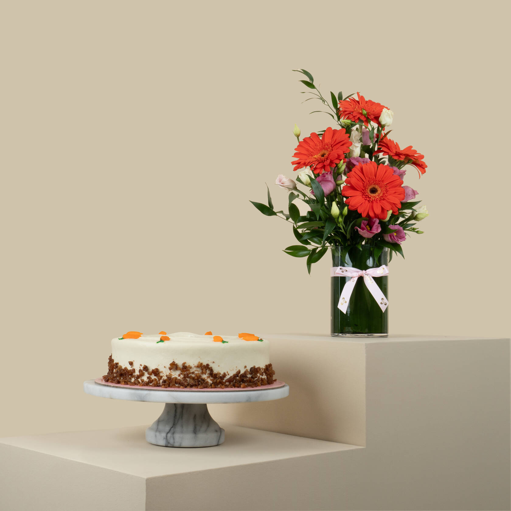 Munch | Large Carrot Cake | Deep Love Vase Munch | Large Carrot Cake | Deep Love Vase