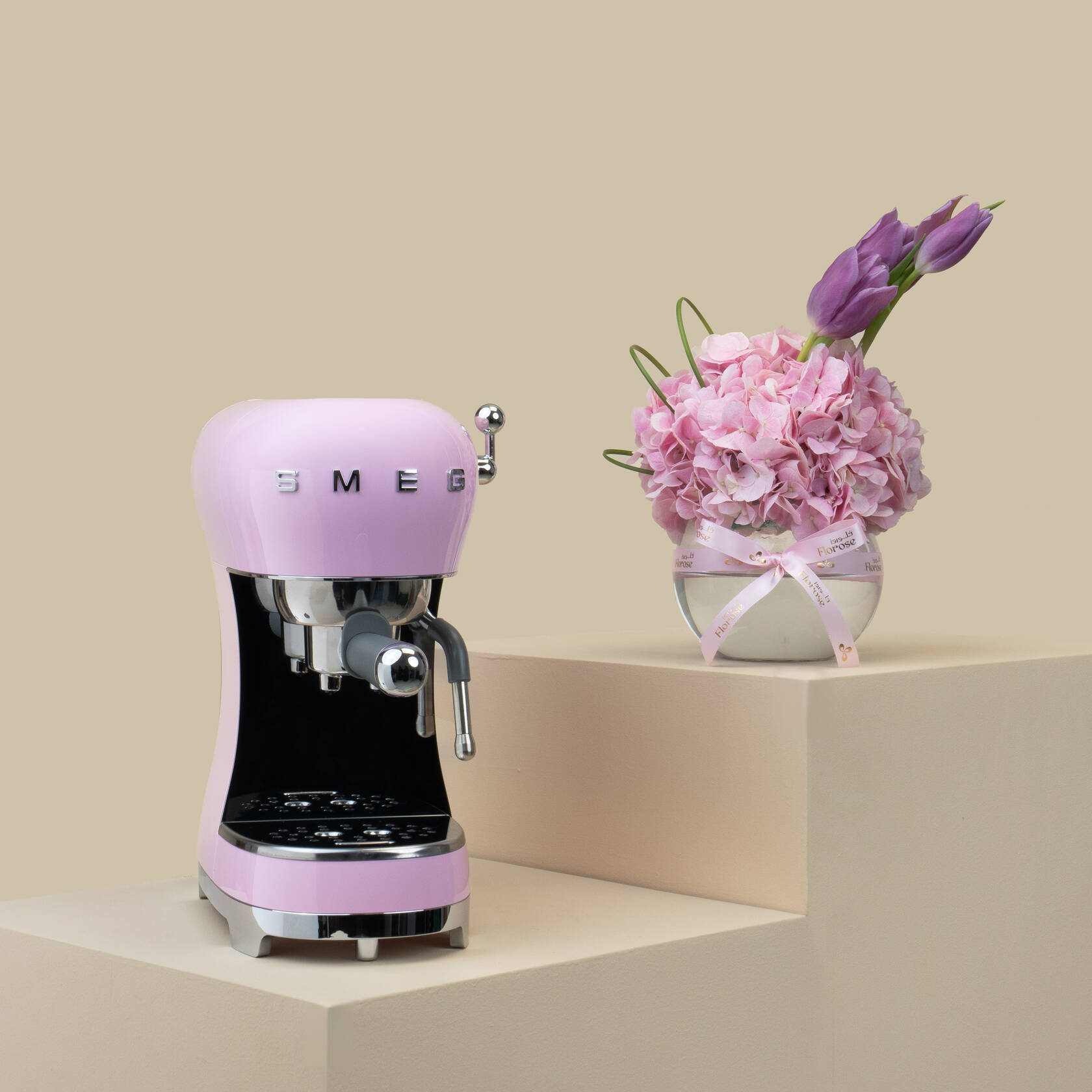 Smeg 50’s Retro Style Espresso Coffee Machine with Pump Pink | Graceful Charm Vase Smeg 50’s Retro Style Espresso Coffee Machine with Pump Pink | Graceful Charm Vase