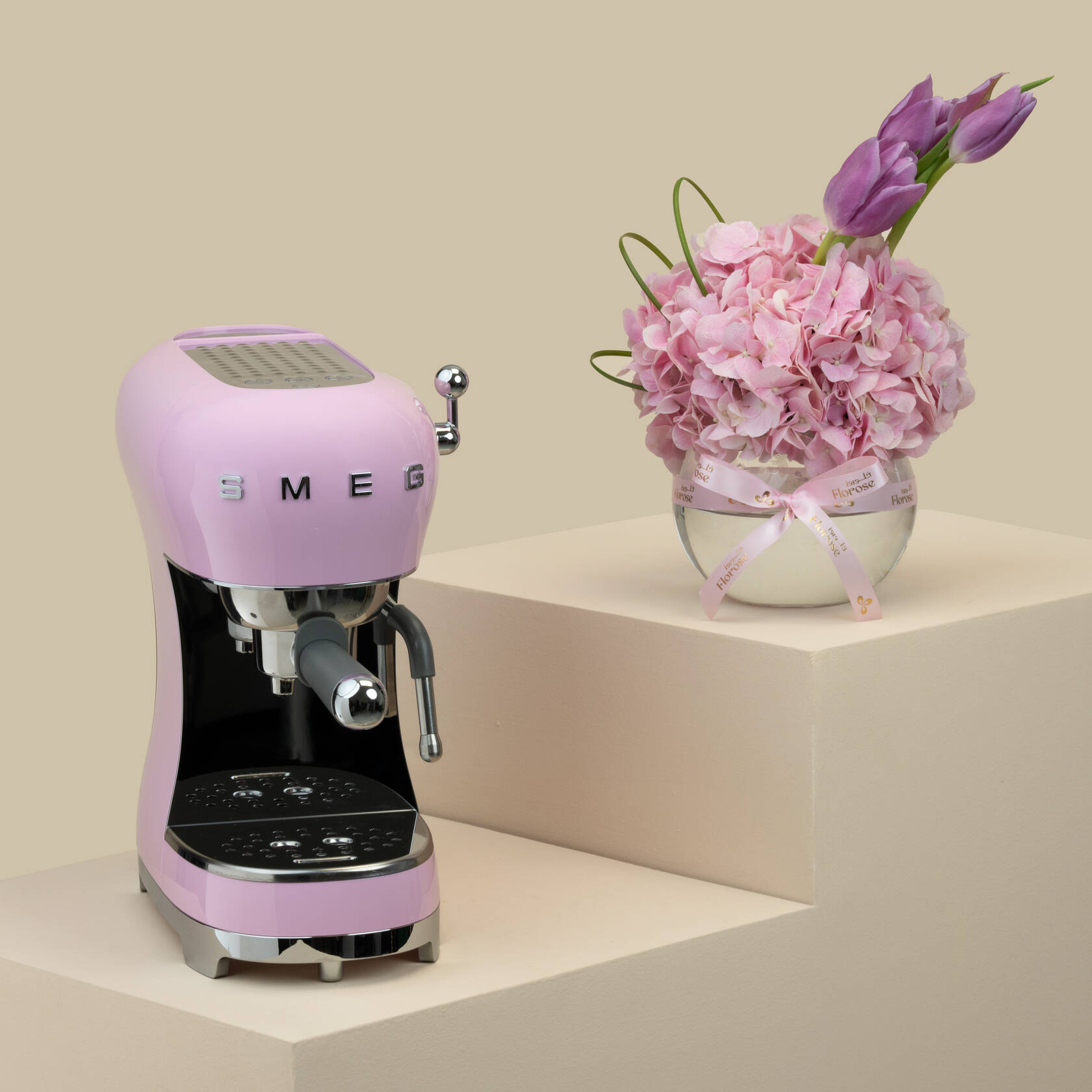 Smeg 50’s Retro Style Espresso Coffee Machine with Pump Pink | Graceful Charm Vase Smeg 50’s Retro Style Espresso Coffee Machine with Pump Pink | Graceful Charm Vase