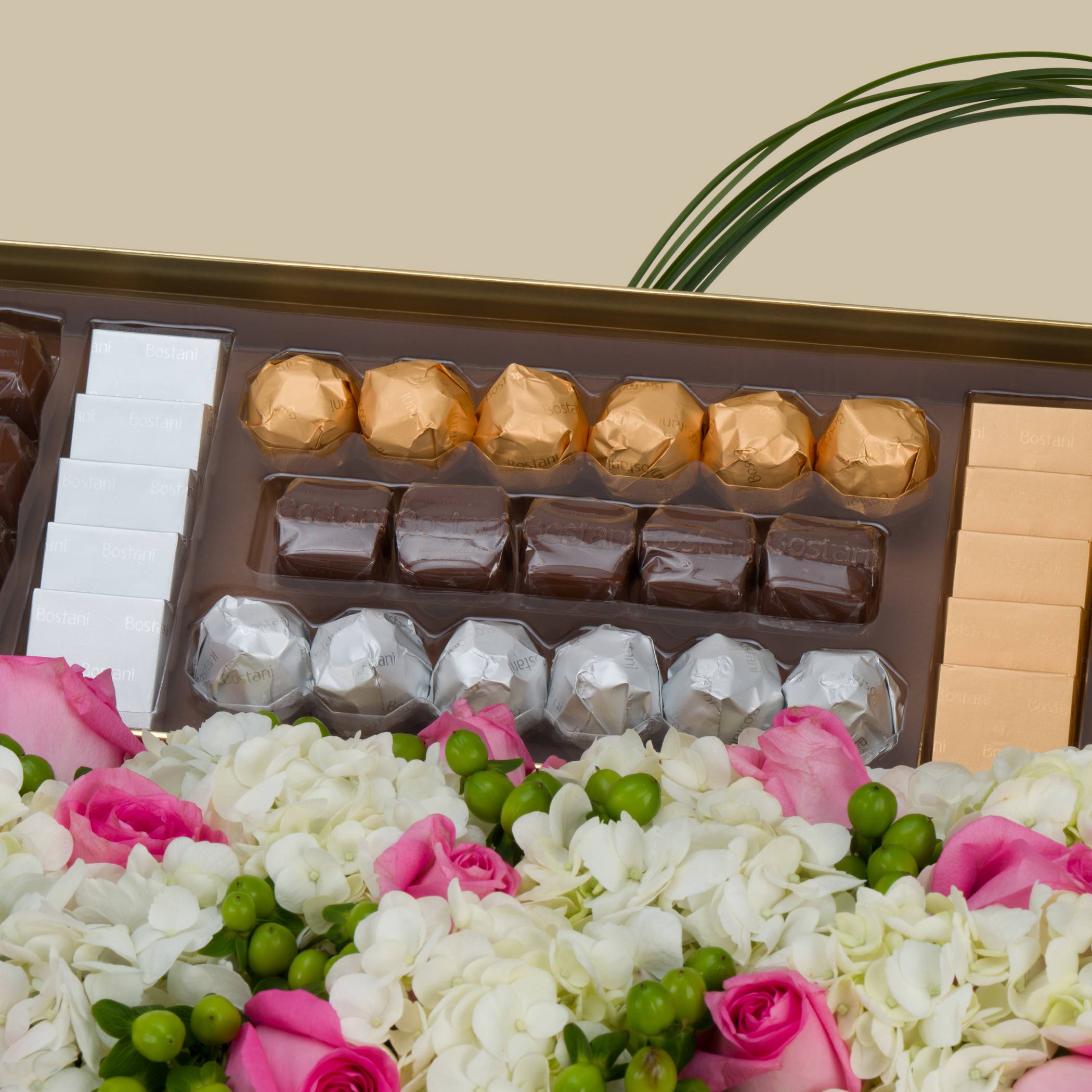 Bostani Special Chocolate Box | White Pink Flowers Bostani Special Chocolate Box | White Pink Flowers