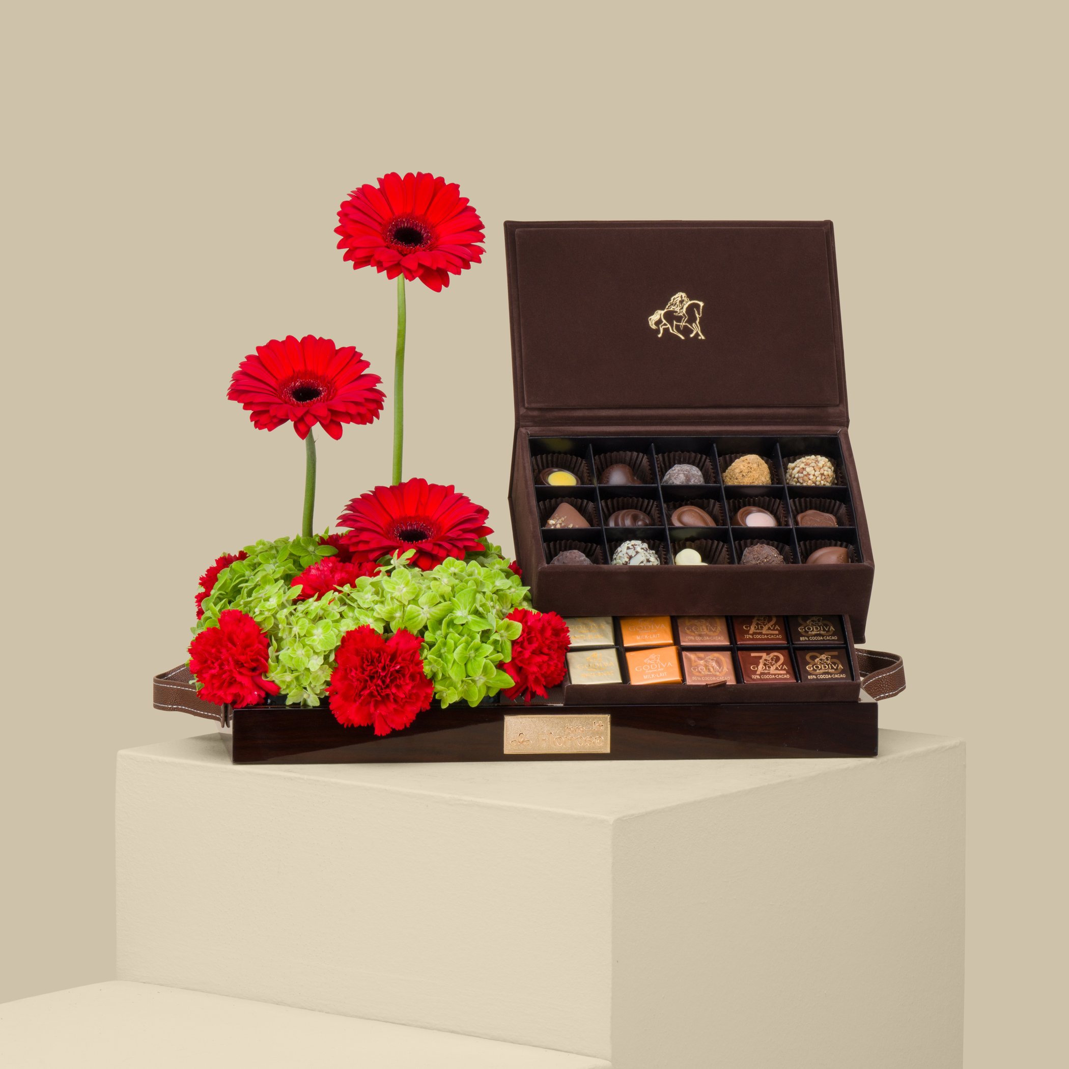 GODIVA Medium Brown Royal Chocolate Box | Red Roses GODIVA Medium Brown Royal Chocolate Box | Red Roses
