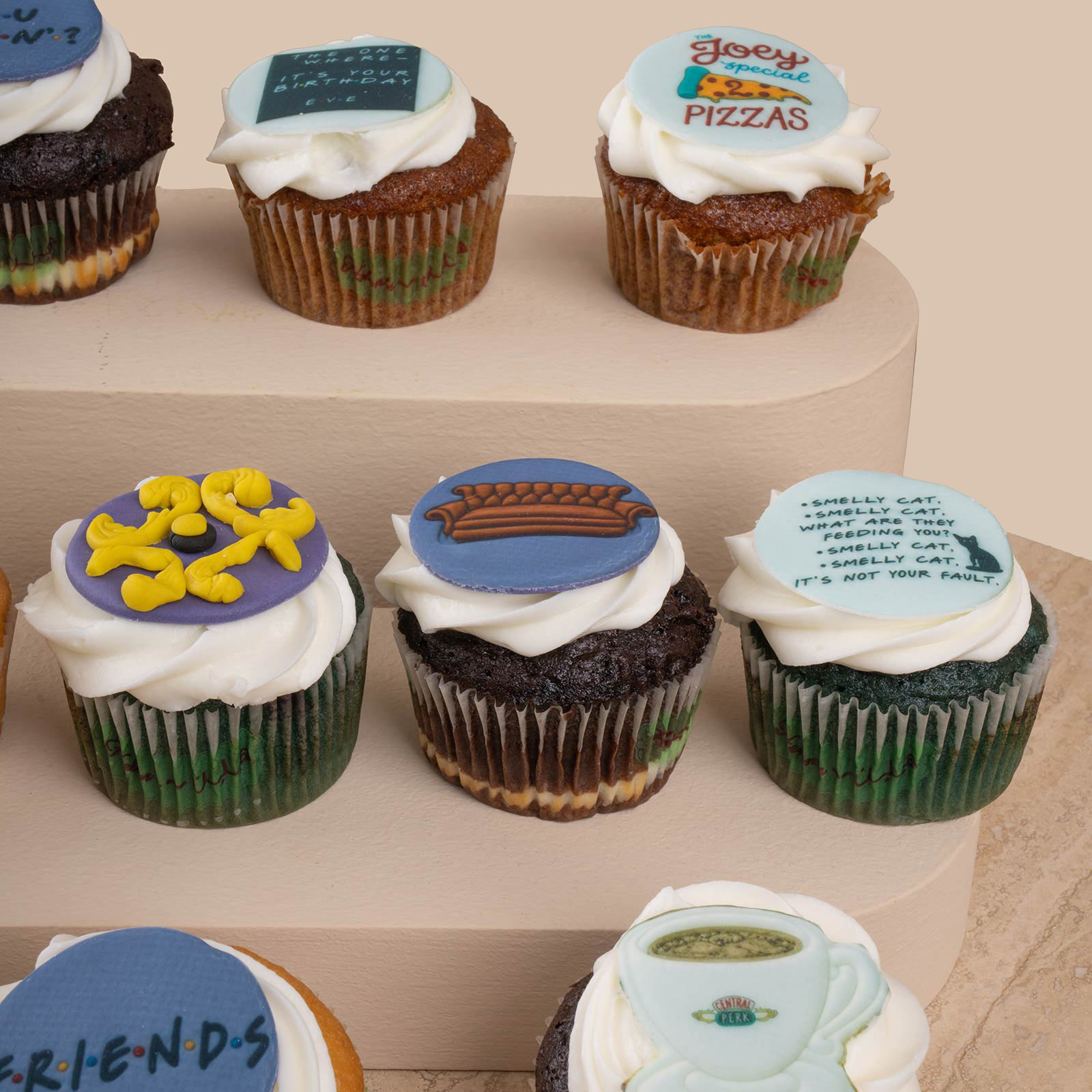Friends 12 Cup Cakes | Helen | Serenity Vase Friends 12 Cup Cakes | Helen | Serenity Vase