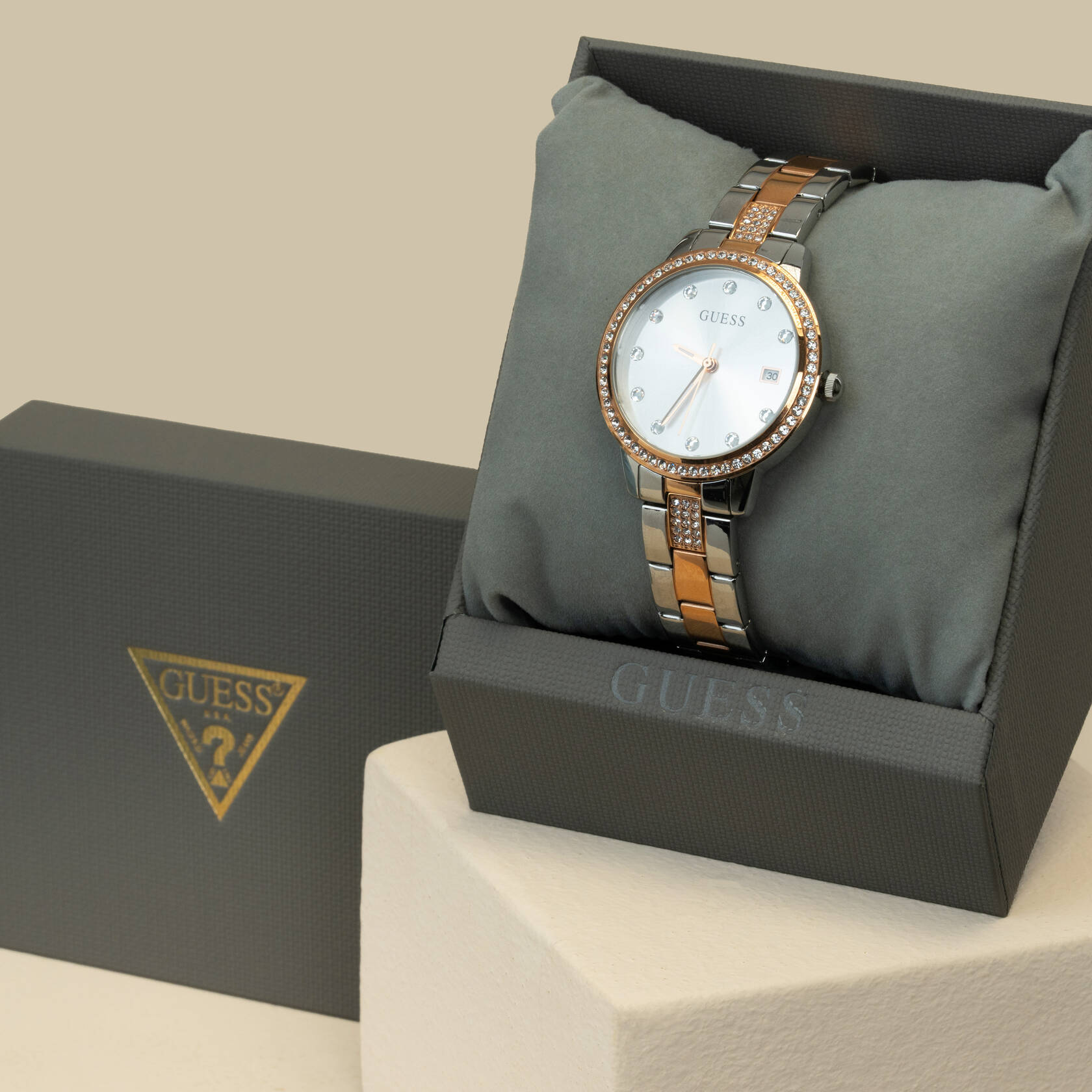 Guess Women's Quartz Watch With White Dial | Sea Breeze Bouquet Guess Women's Quartz Watch With White Dial | Sea Breeze Bouquet