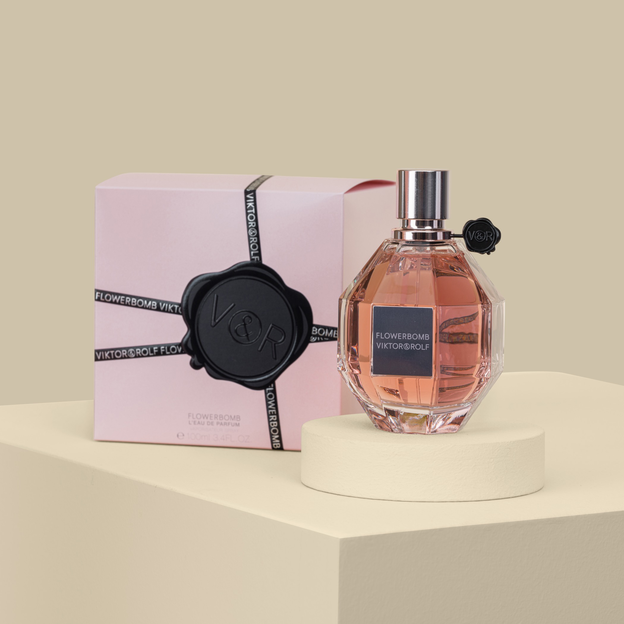 Viktor & Rolf Flowerbomb | Floral Glow Bouquet Viktor & Rolf Flowerbomb | Floral Glow Bouquet