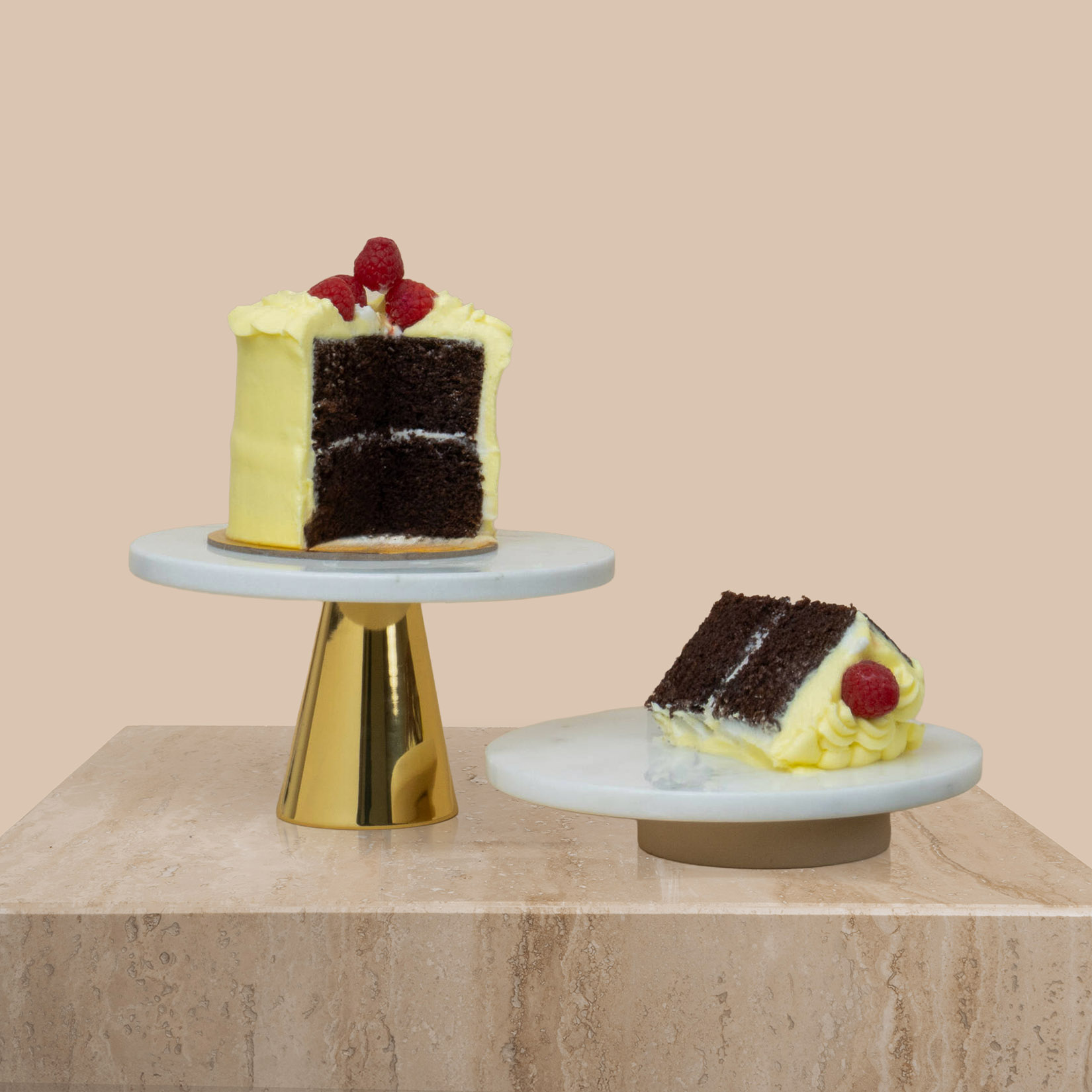 Helen Delight Cake | Sunbeam Square Vase Helen Delight Cake | Sunbeam Square Vase