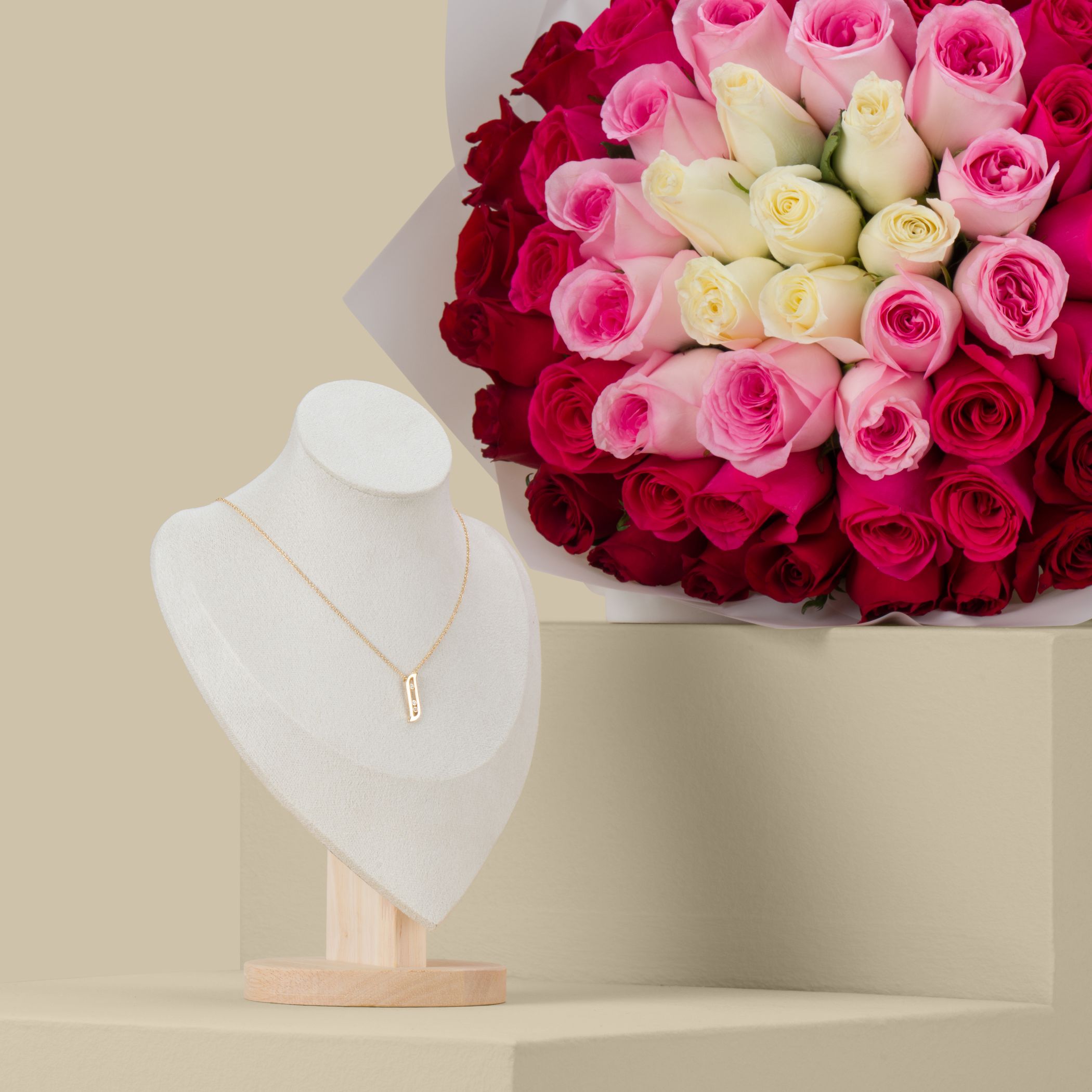 Damas Alif Diamond Necklace | Tenderness Arc Bouquet Damas Alif Diamond Necklace | Tenderness Arc Bouquet