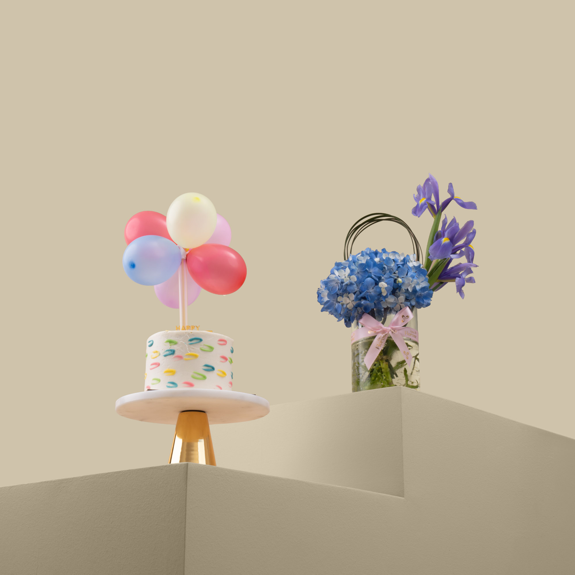 Sweet Atelier | Birthday Small Cake | Azure Serenity Vase Sweet Atelier | Birthday Small Cake | Azure Serenity Vase