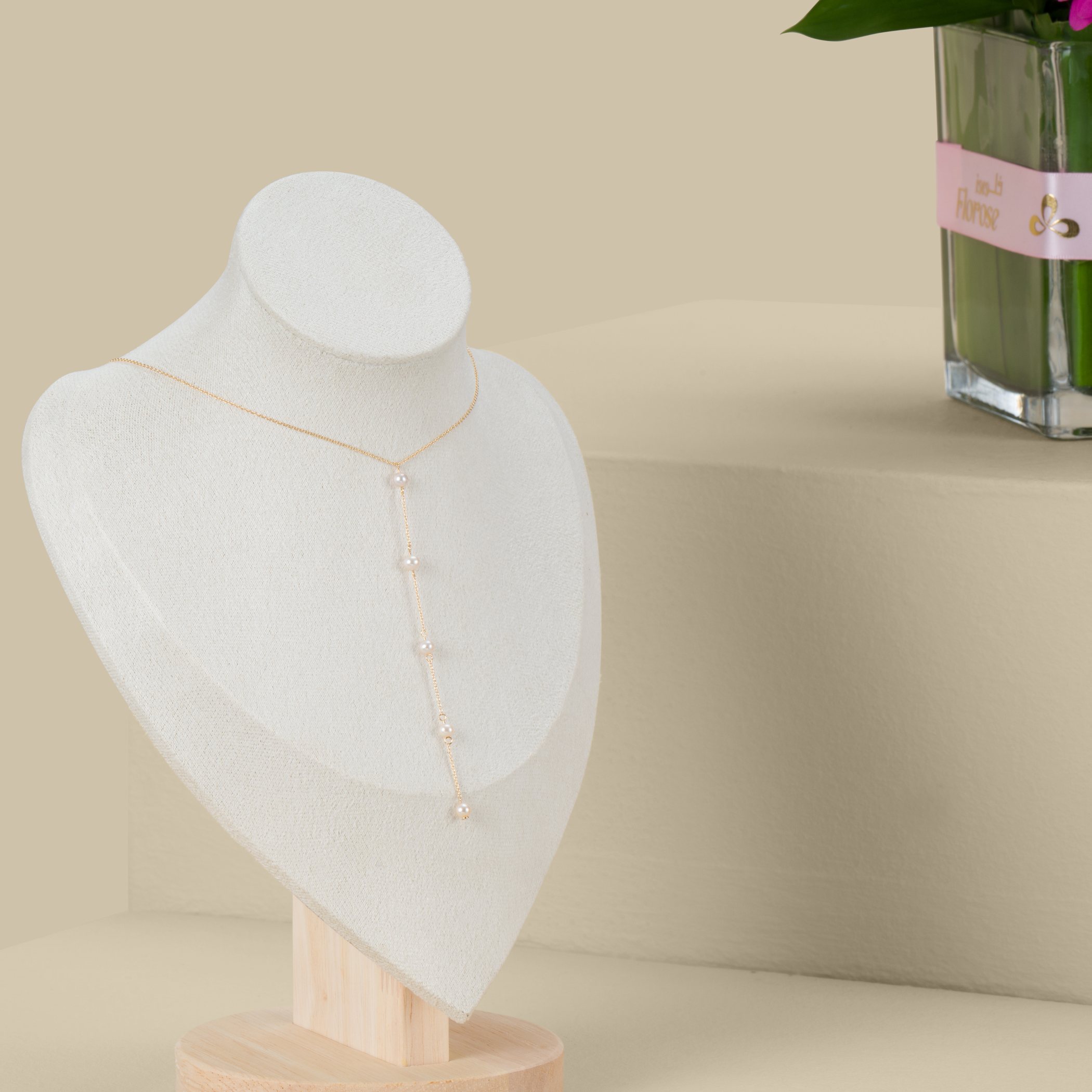 Damas Kiku Pearl Necklace | Softness Spectrum Square Vase Damas Kiku Pearl Necklace | Softness Spectrum Square Vase