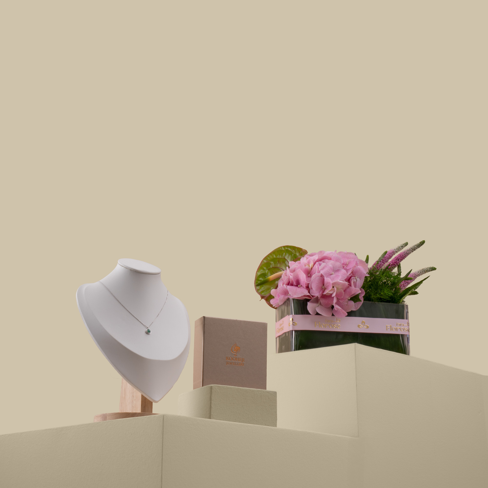 Blushing Breeze Vase | Redience Necklace by Al Kooheji Blushing Breeze Vase | Redience Necklace by Al Kooheji