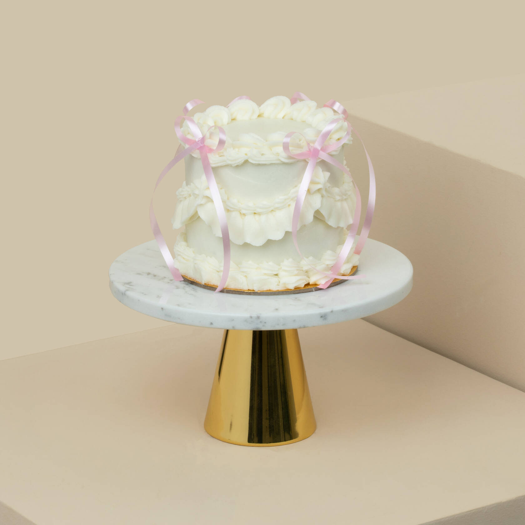 Helen Vionka Cake | Autumn Bloom Acrylic Box Helen Vionka Cake | Autumn Bloom Acrylic Box