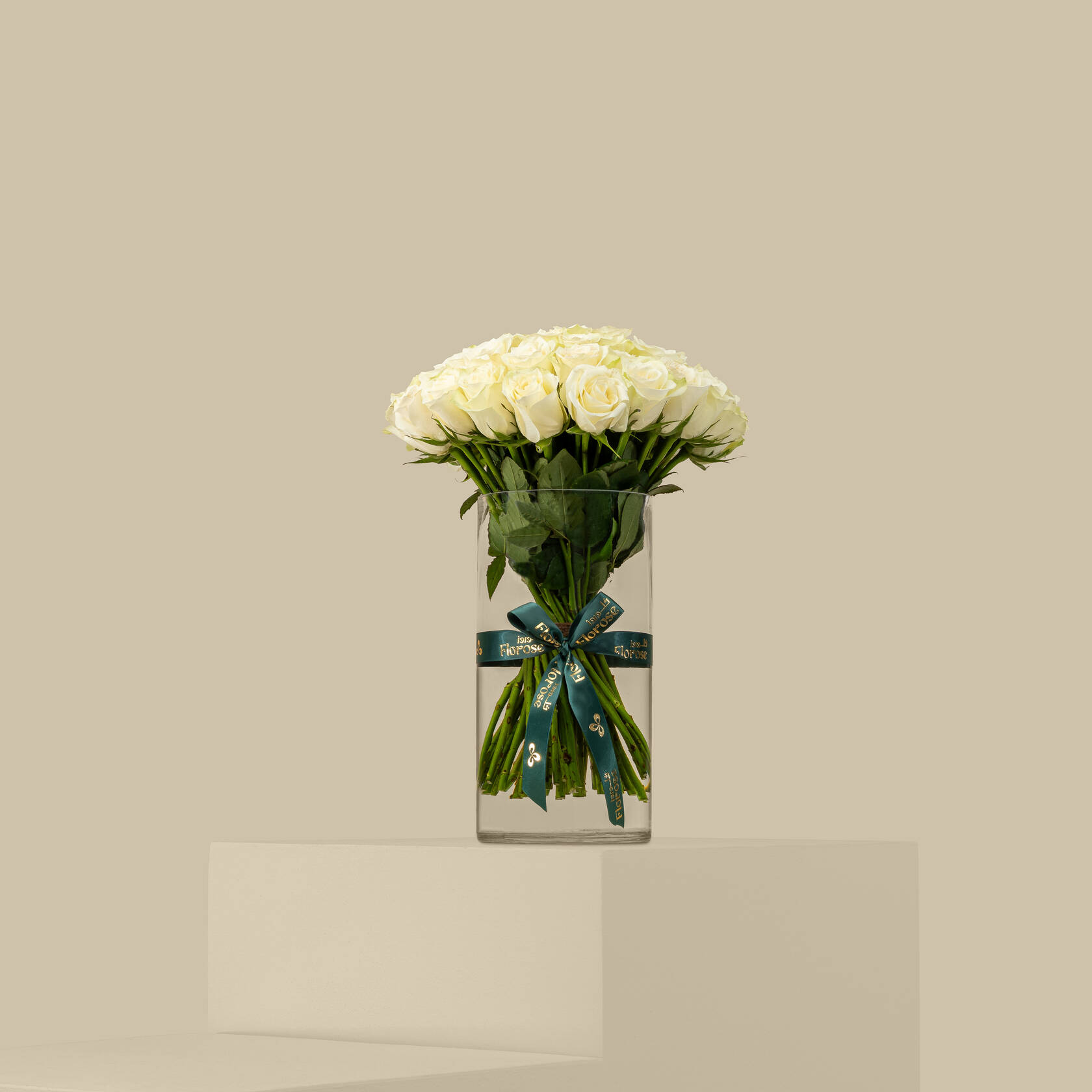 Charming Rose Vase White | 50 Flowers Charming Rose Vase White | 50 Flowers