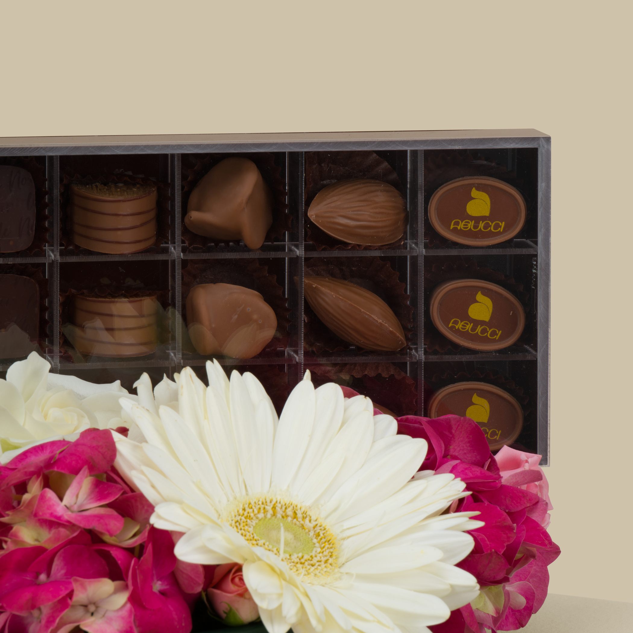 Abucci Praline Chocolate Box 24 Pieces | Beauty Of The Moment Roses Abucci Praline Chocolate Box 24 Pieces | Beauty Of The Moment Roses
