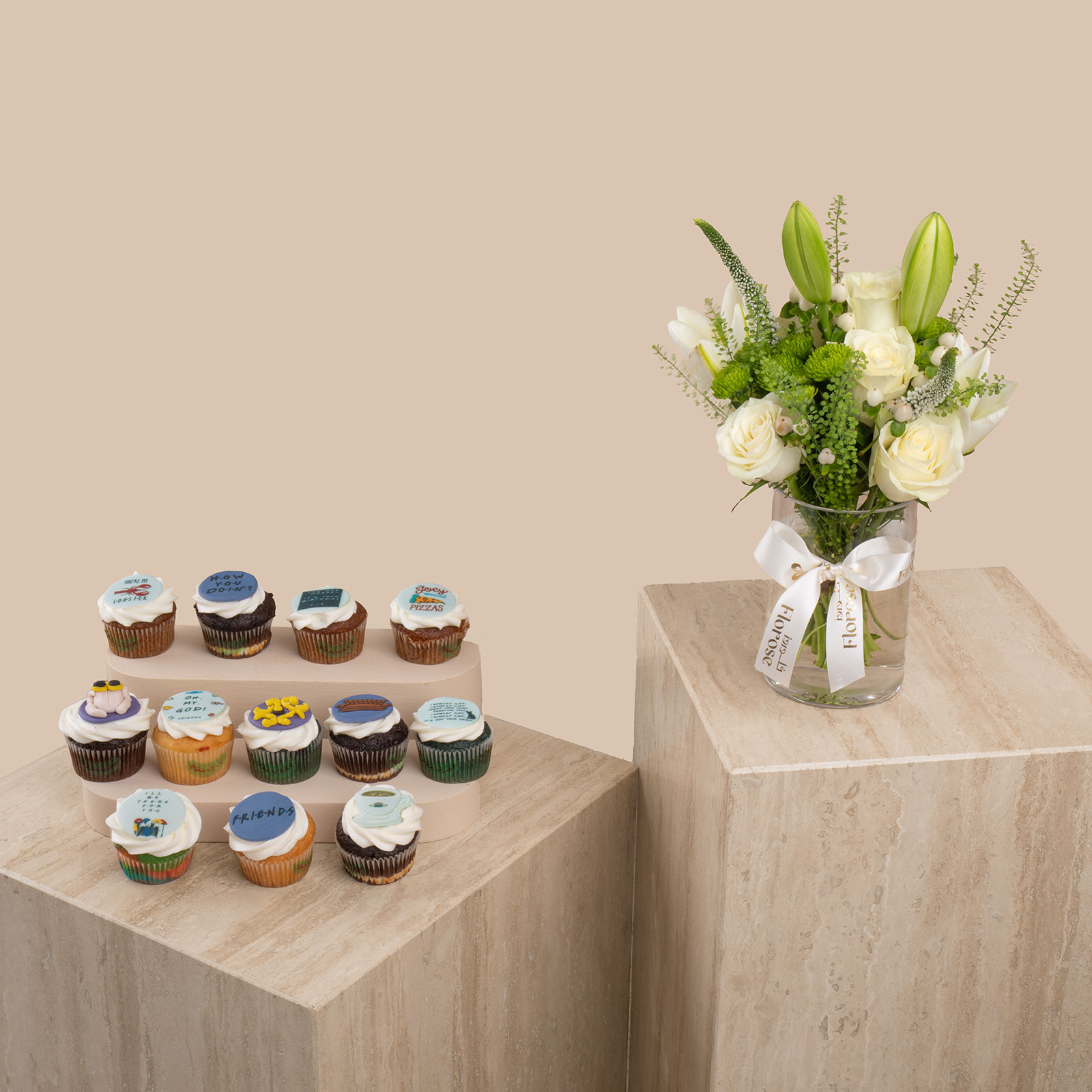 Friends 12 Cup Cakes | Helen | Serenity Vase Friends 12 Cup Cakes | Helen | Serenity Vase
