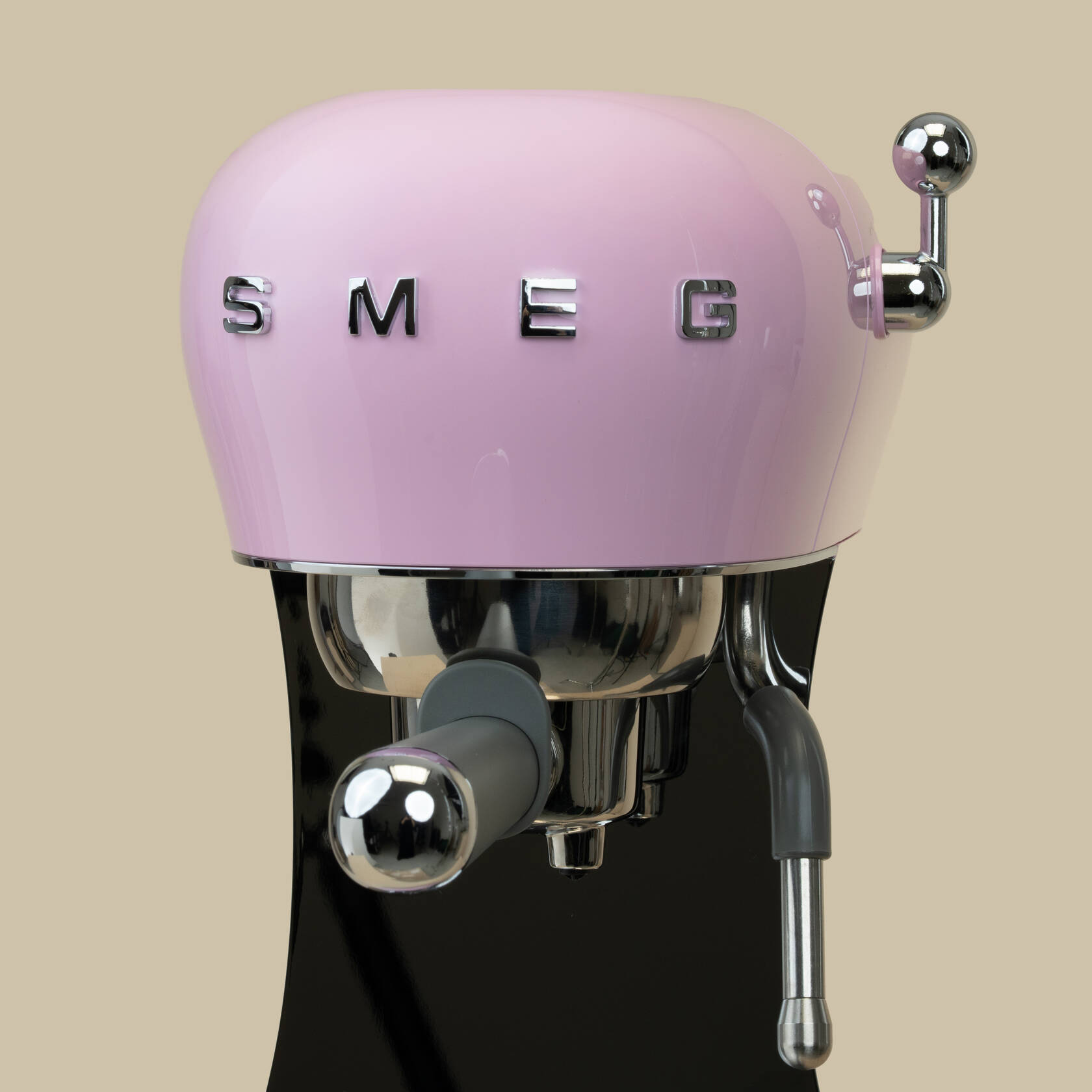 Smeg 50’s Retro Style Espresso Coffee Machine with Pump Pink | Blooming Heart Acrylic Box Smeg 50’s Retro Style Espresso Coffee Machine with Pump Pink | Blooming Heart Acrylic Box