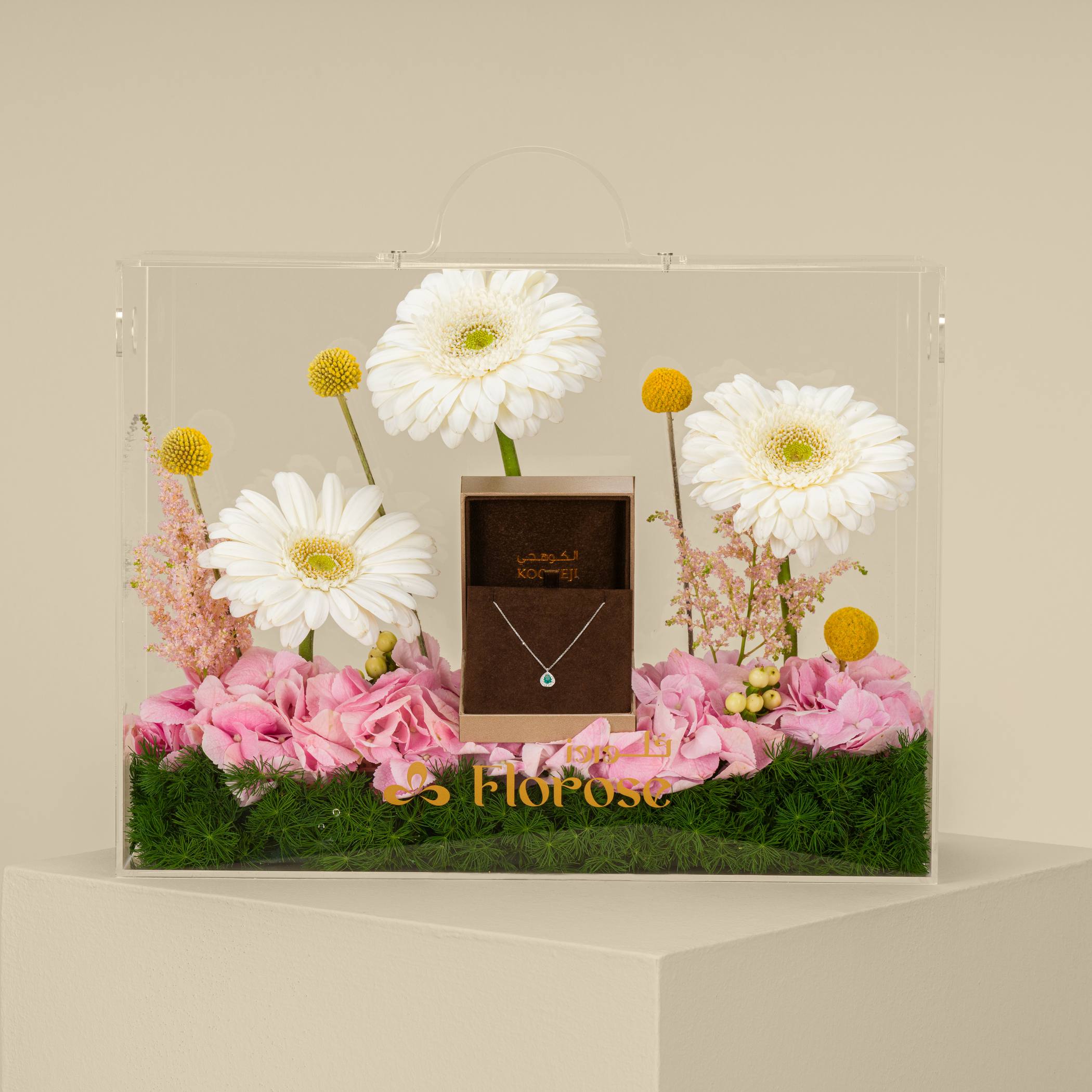 Kooheji Radiance Necklace | Acrylic Bag Bright Femininity Kooheji Radiance Necklace | Acrylic Bag Bright Femininity