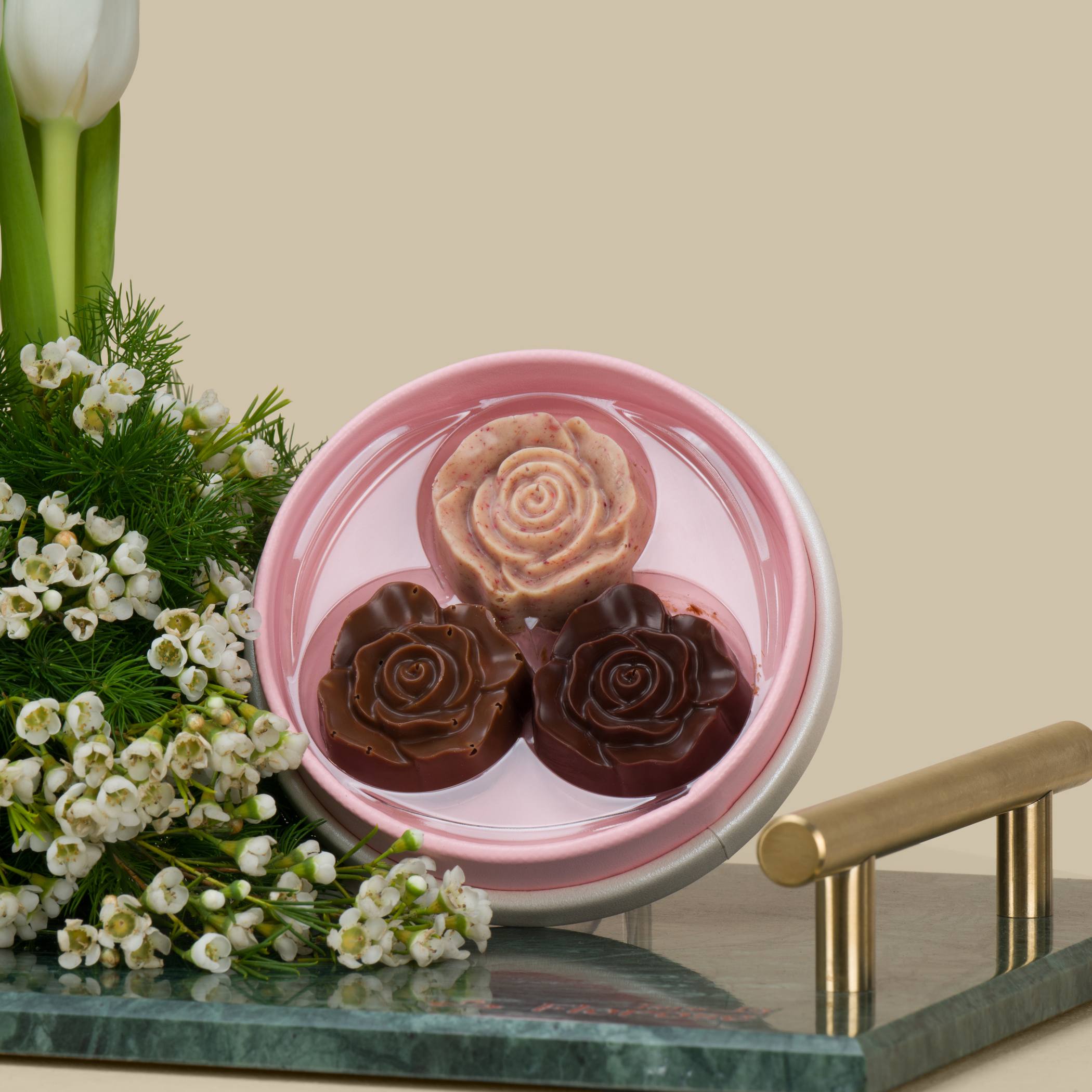 Bostani Small Box Of Rose Chocolates | White Flowers Bostani Small Box Of Rose Chocolates | White Flowers